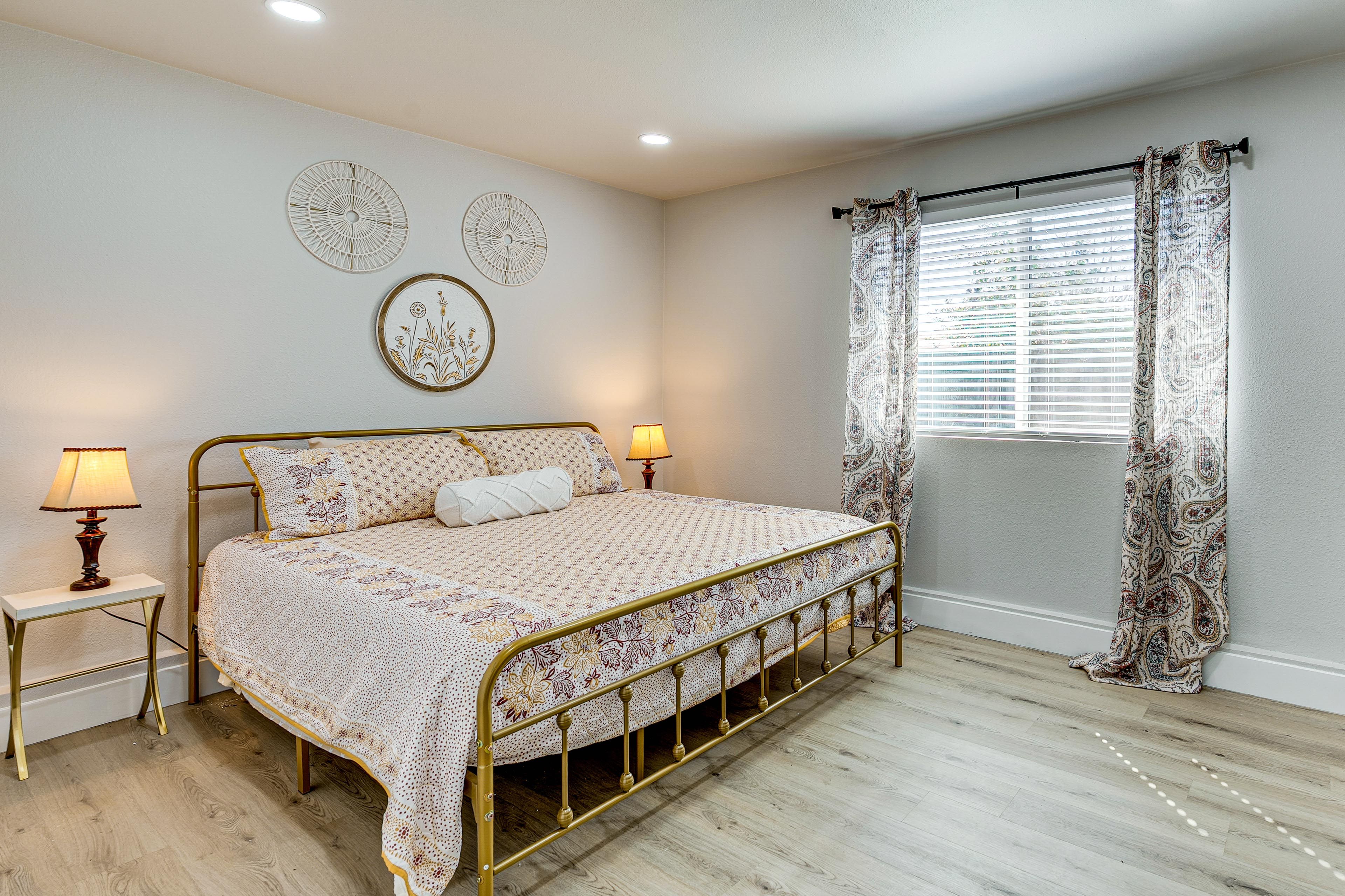 Bedroom 1 | King Bed | 2 Steps to Access