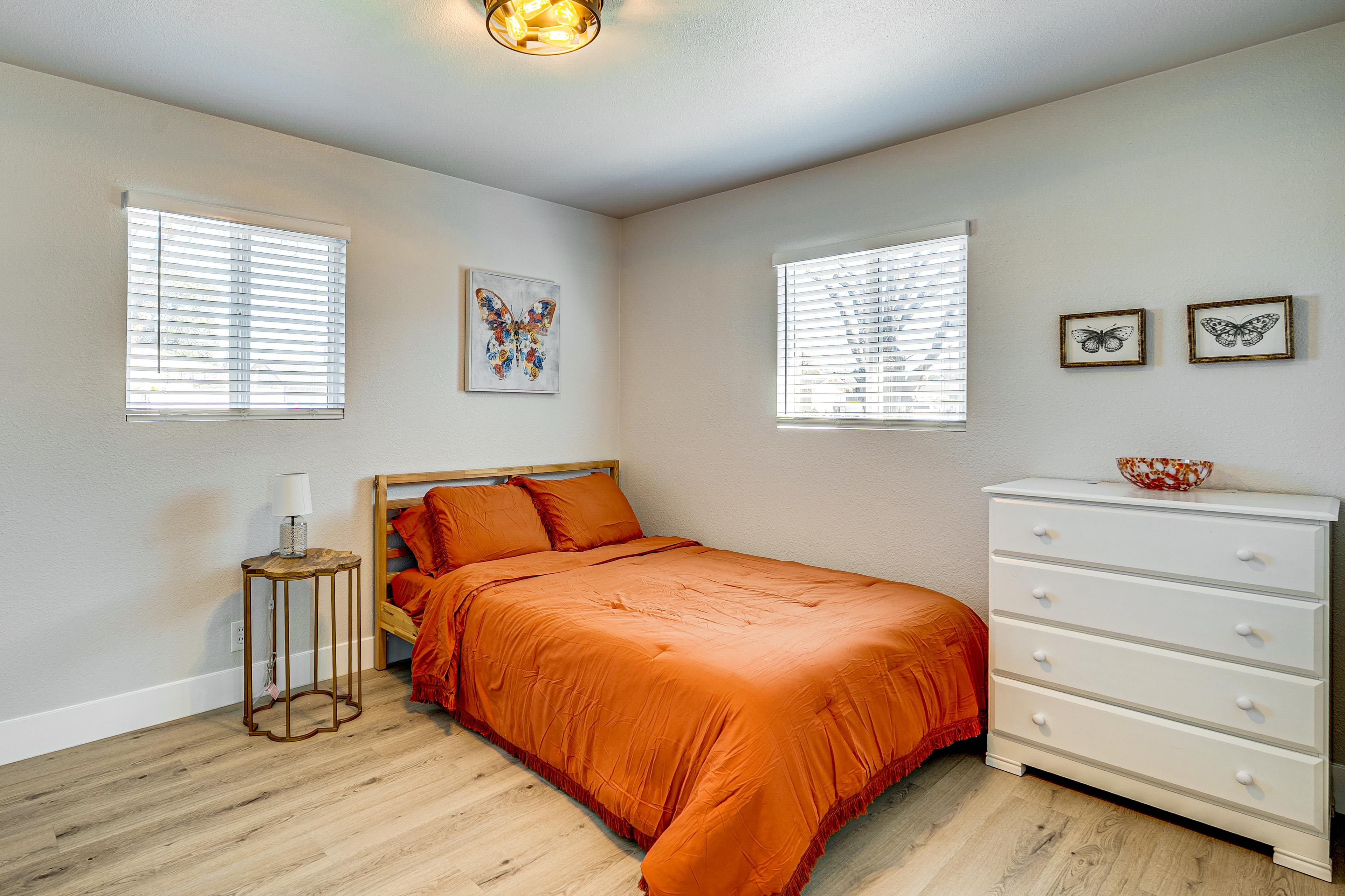 Bedroom 2 | Queen Bed