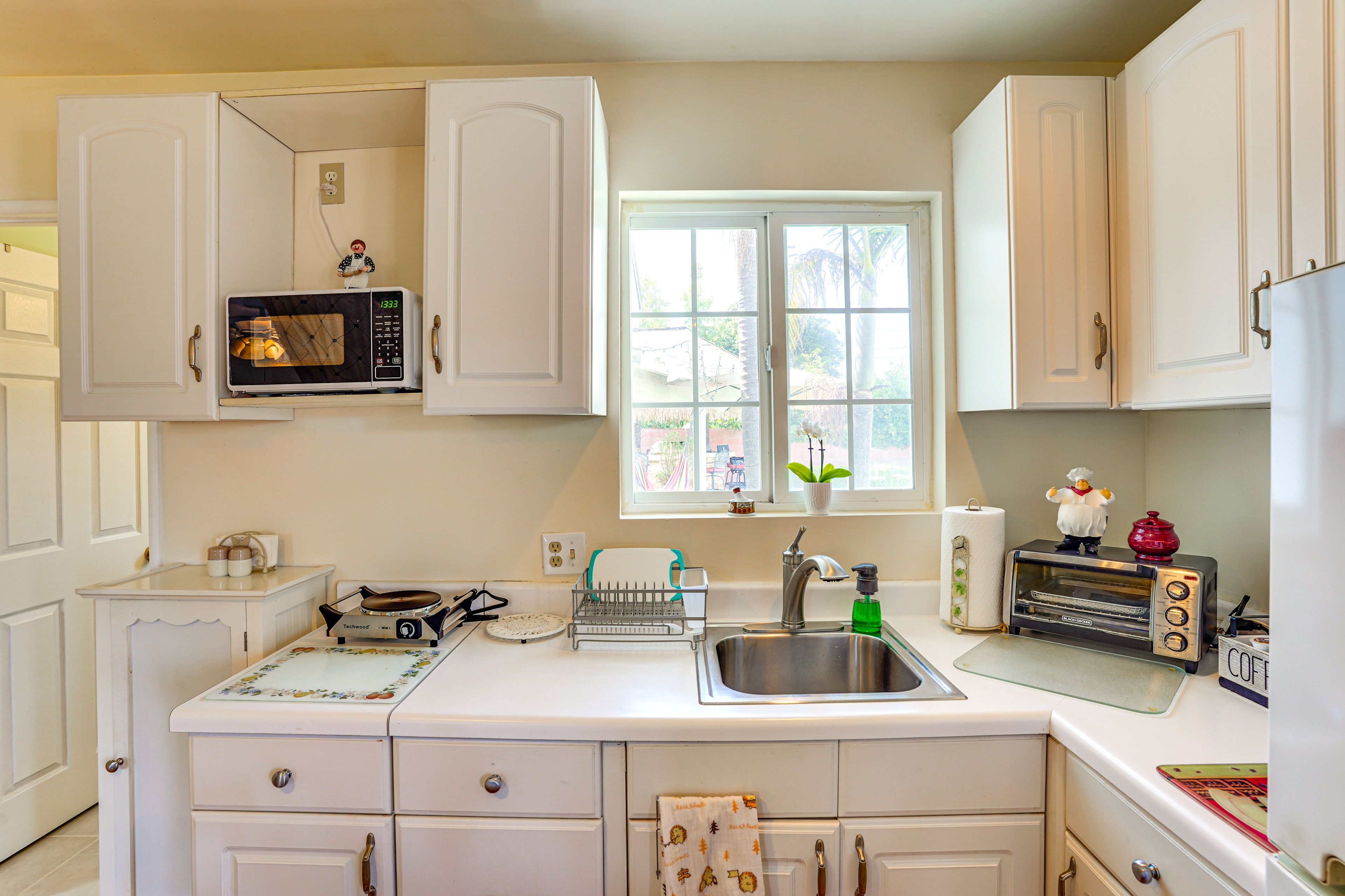 Kitchen | Hot Plate | Toaster Oven | Microwave