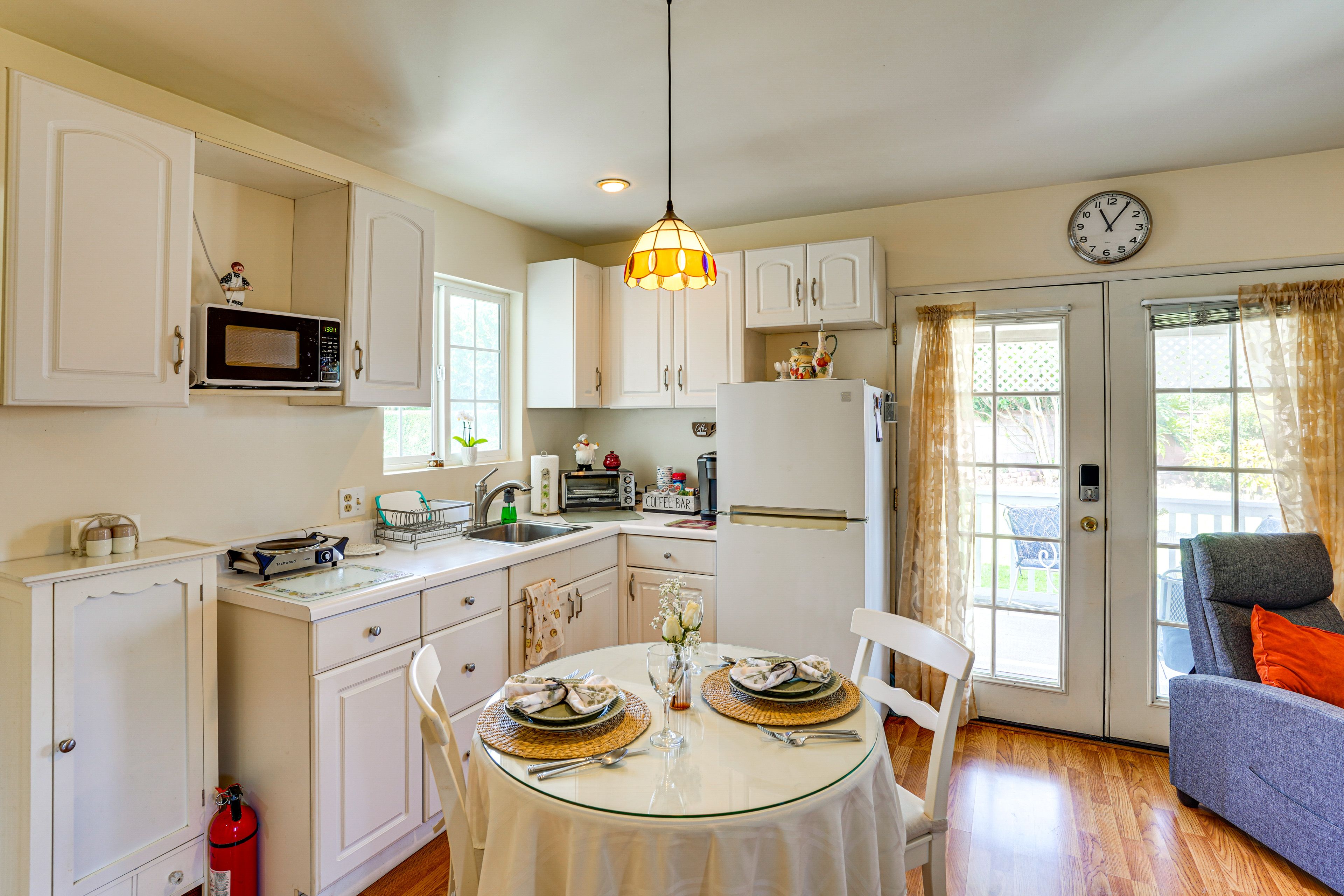 Dining Area | Dishware/Flatware