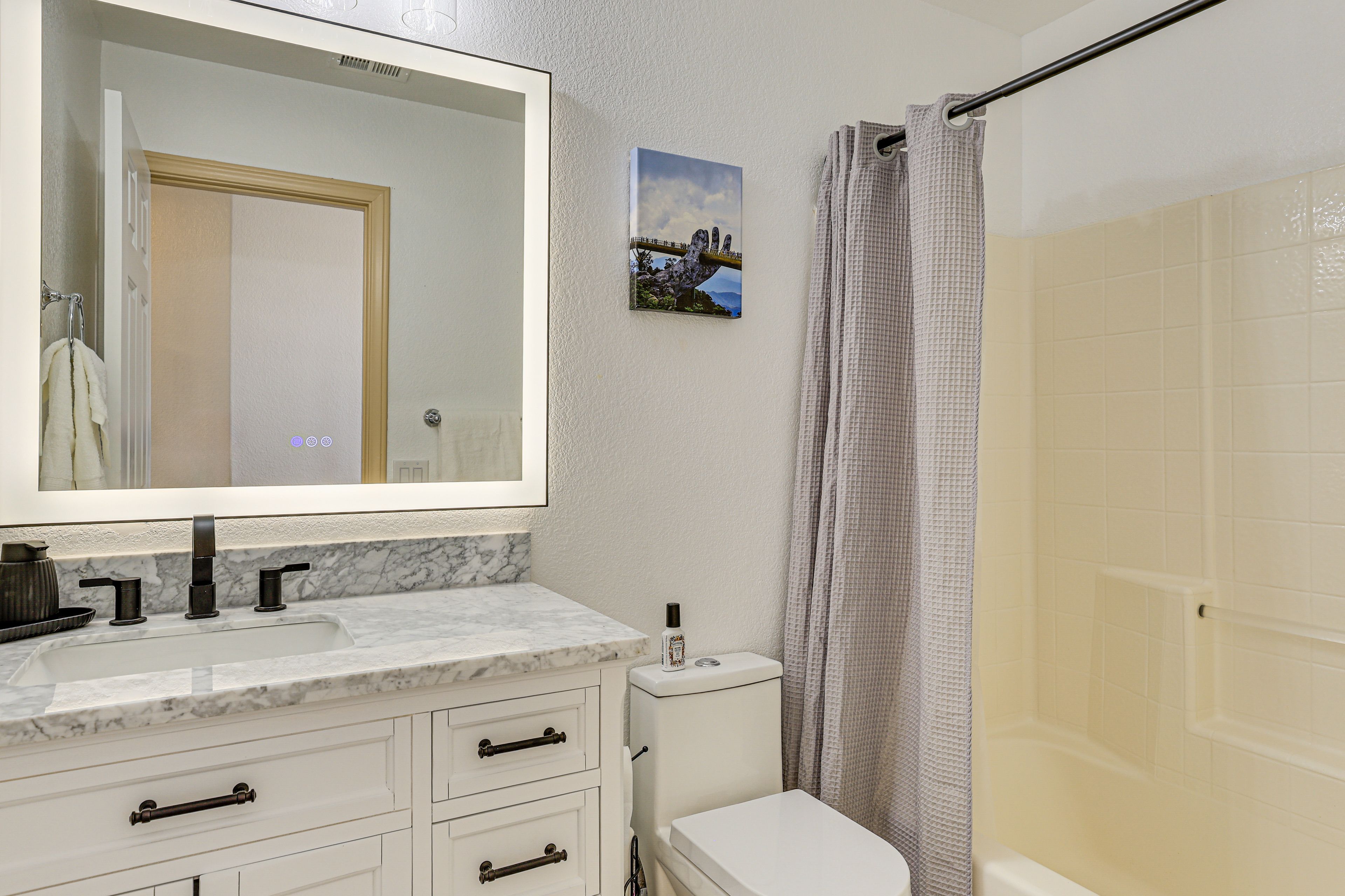 Full Bathroom | 2nd Floor