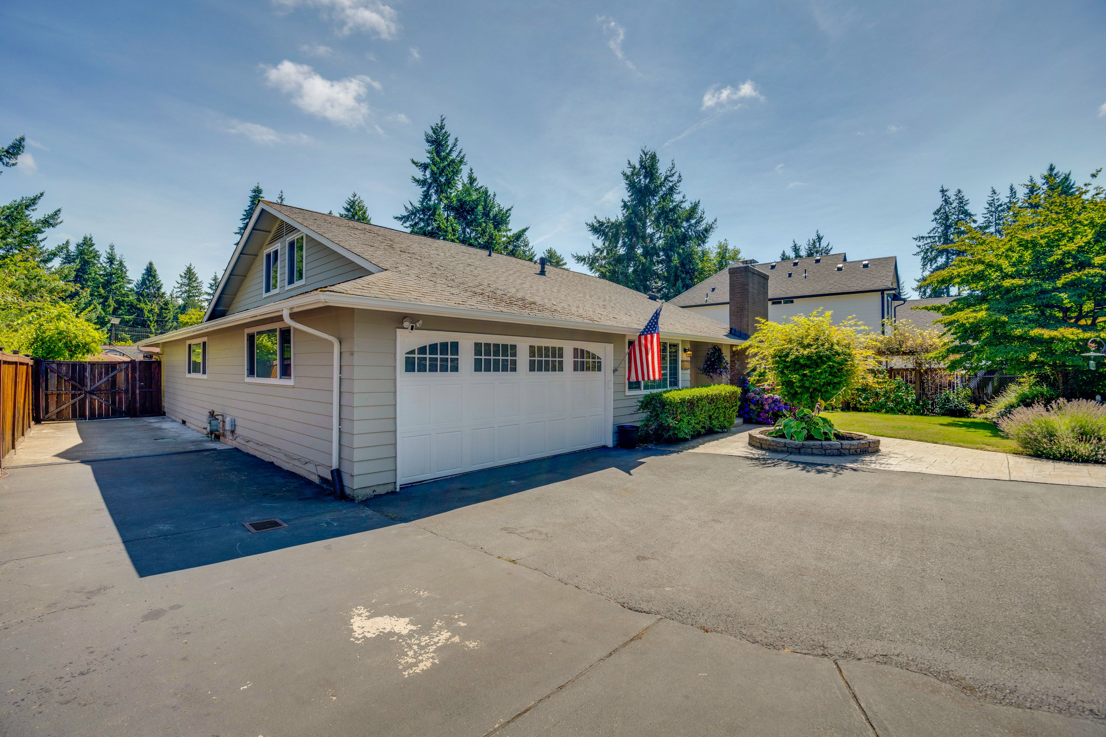 Parking | Garage (2 Vehicles) | Driveway (2 Vehicles)