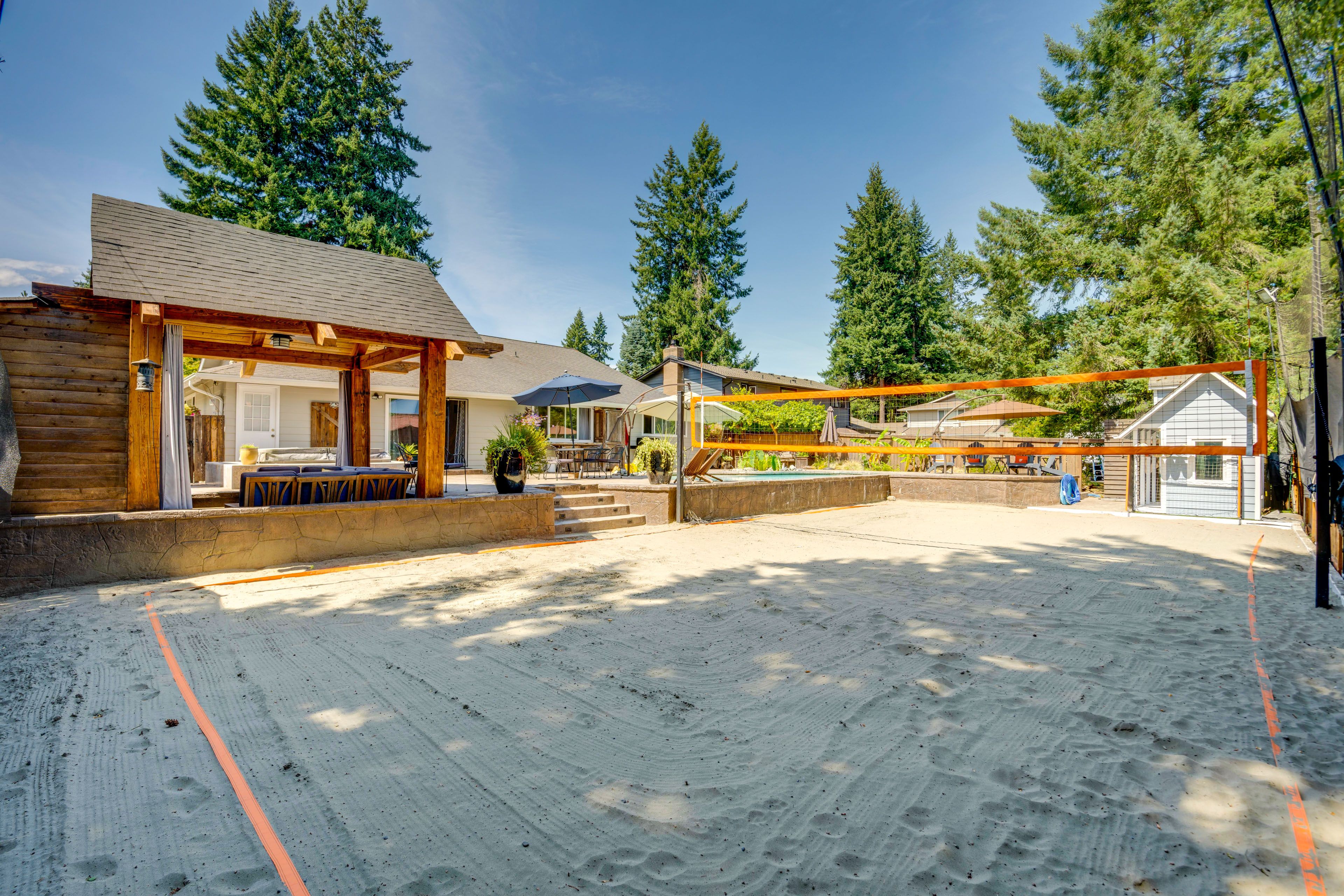 Sand Volleyball Court | Self Check-In | 8 Mi to the Children’s Museum of Tacoma