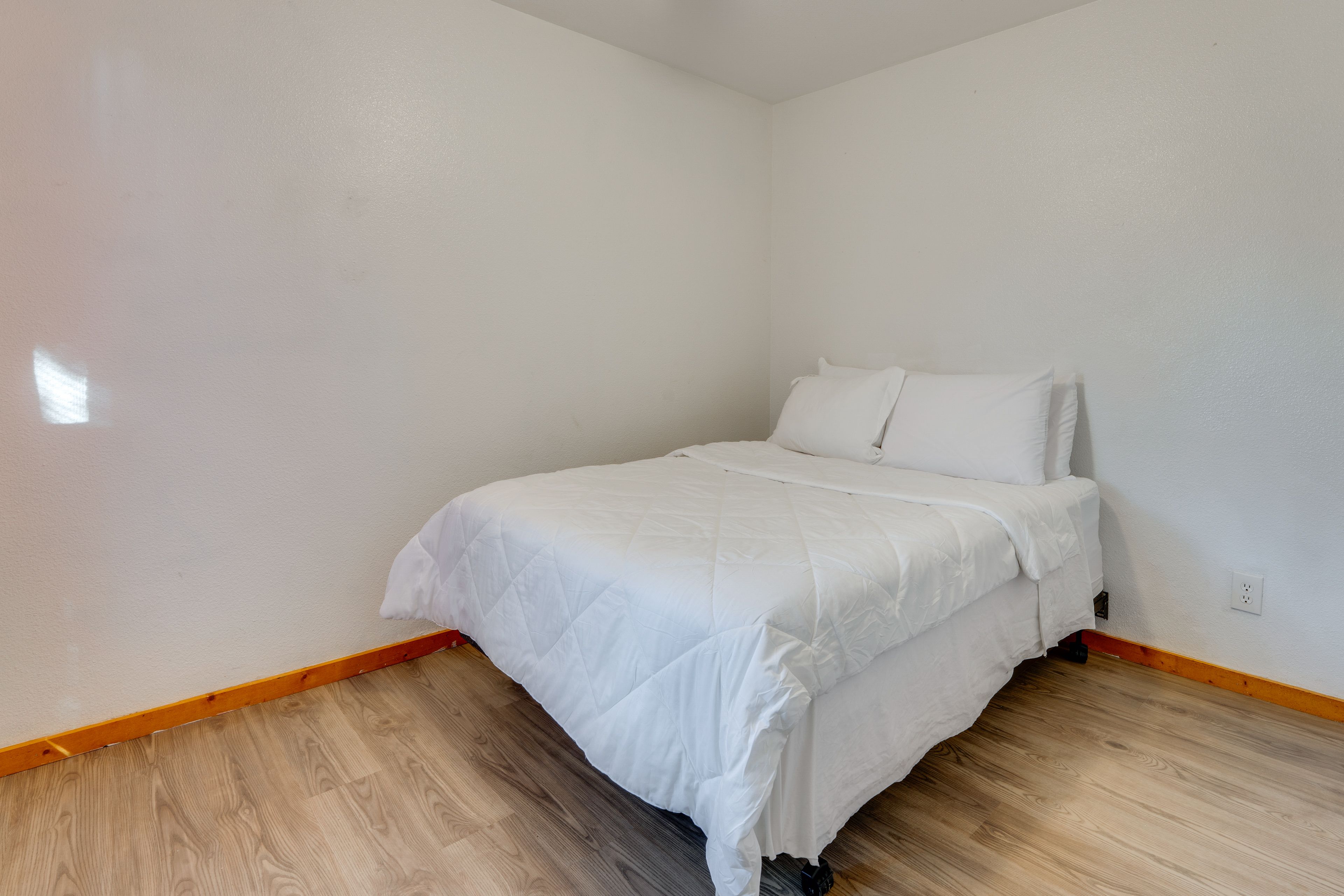 Bedroom 1 | 1st Floor | Queen Bed