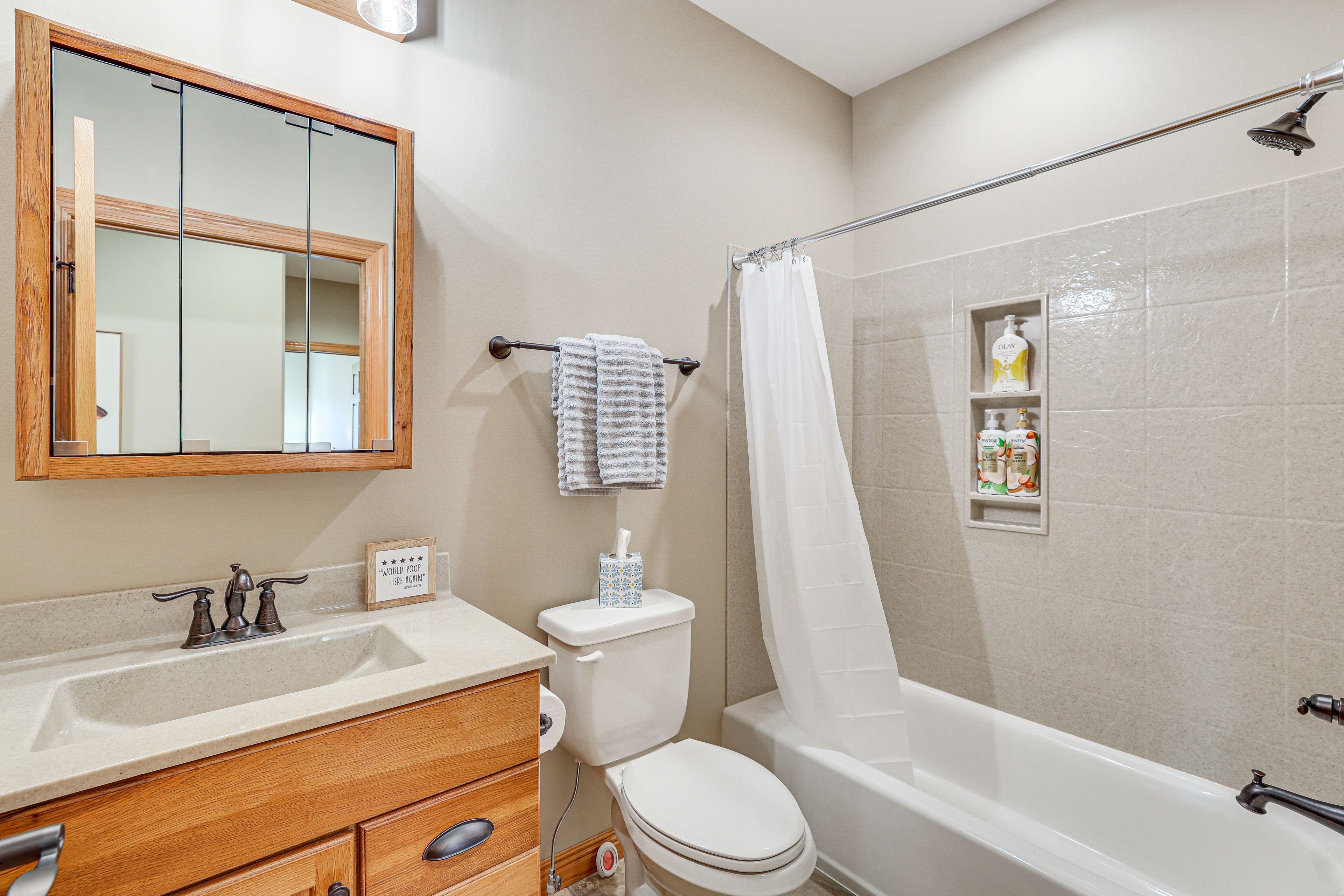 Full Bathroom | Complimentary Toiletries
