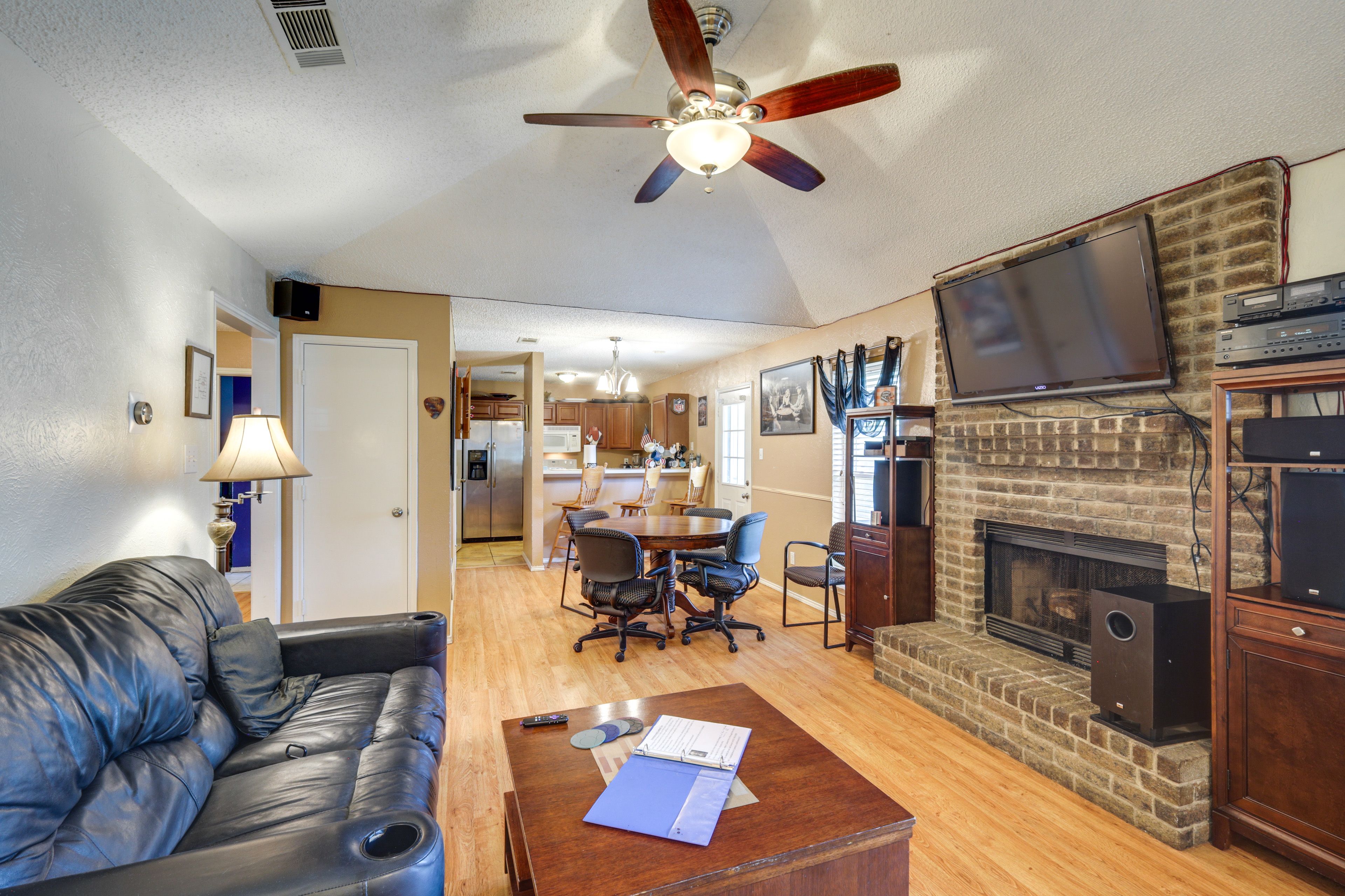 Arlington Vacation Rental | 2BR | 2BA | 1,100 Sq Ft | 1 Step to Enter
