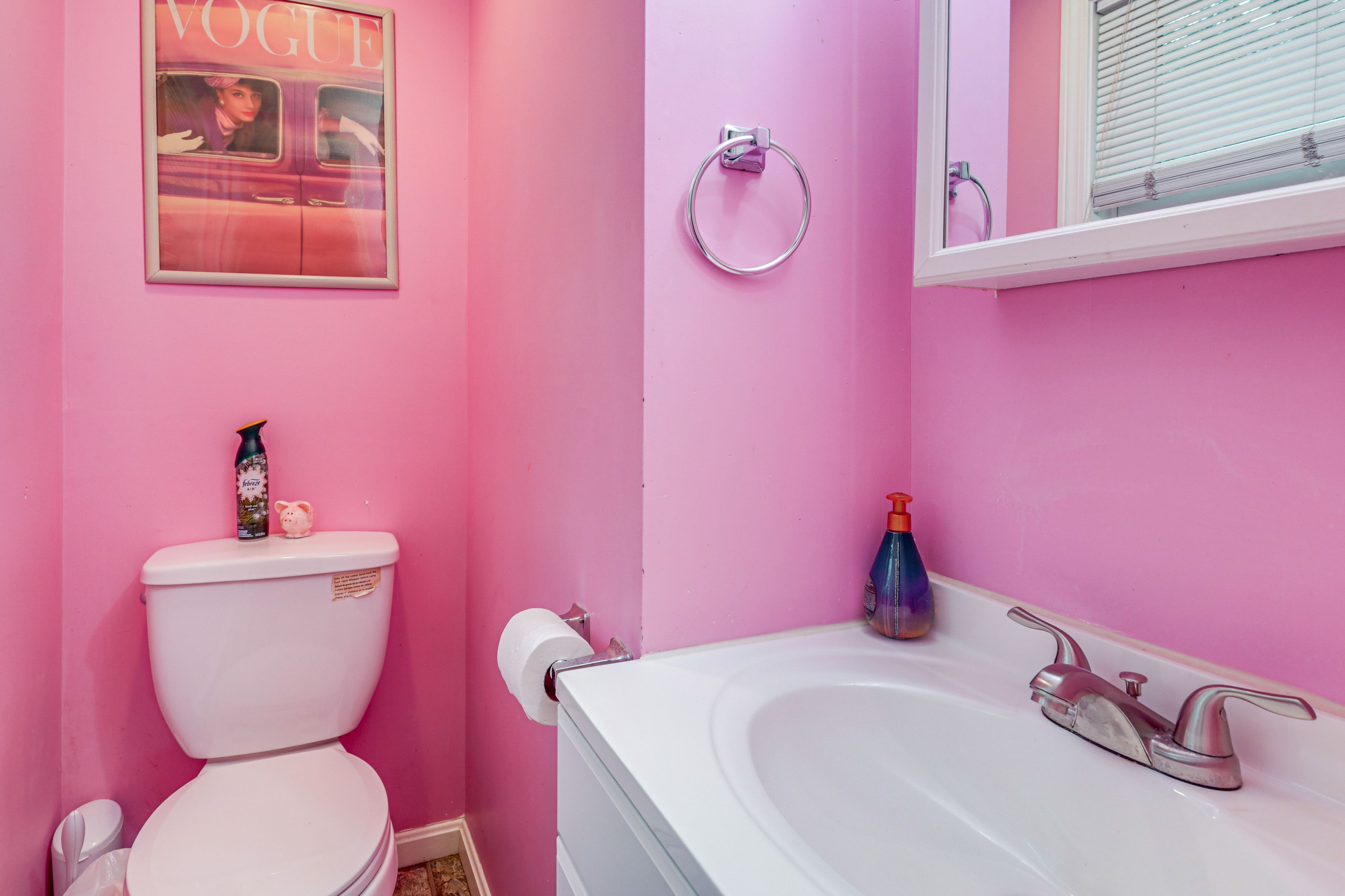 En-Suite Bathroom | Towels & Linens Provided
