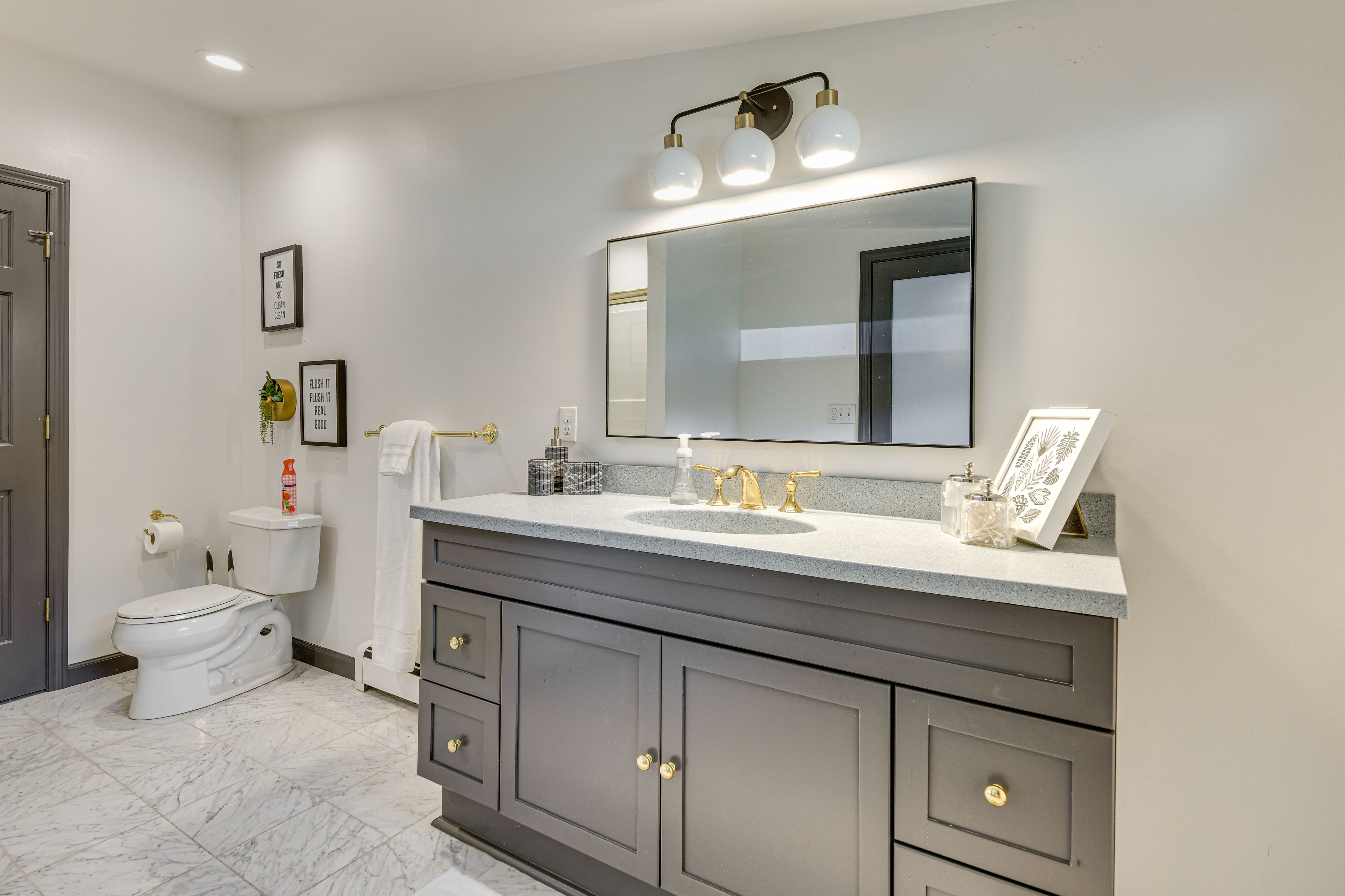 En-Suite Bathroom | Top Level | Towels Provided