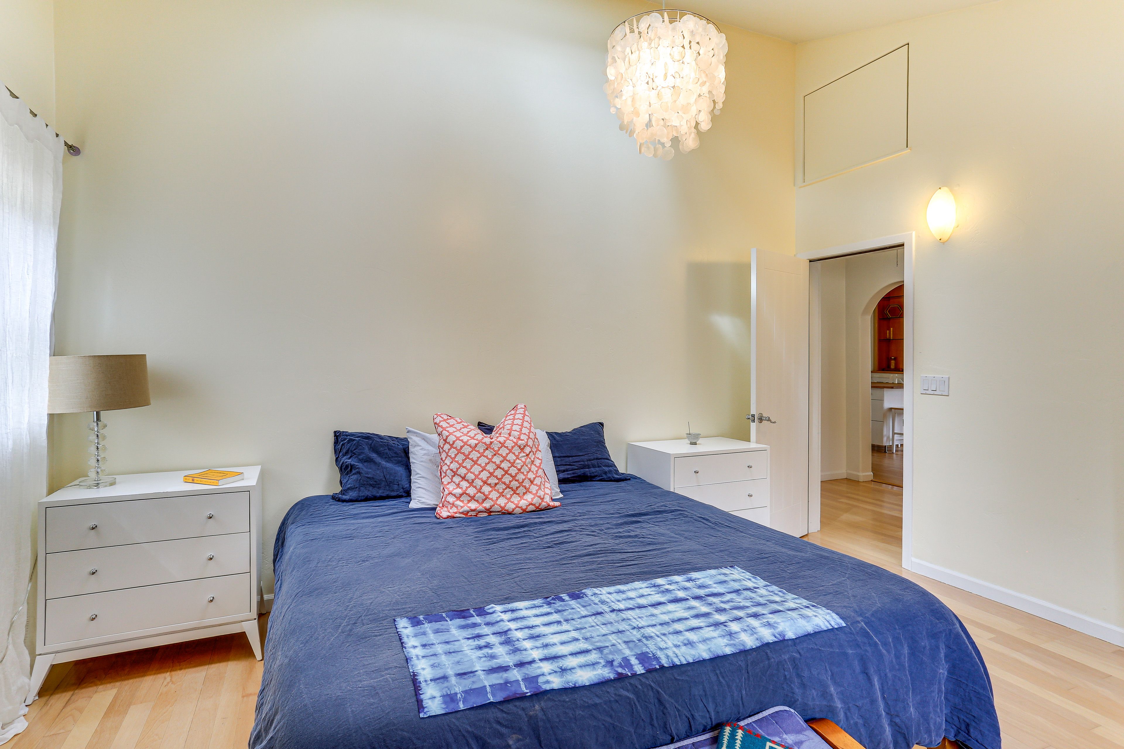 Bedroom 1 | King Bed