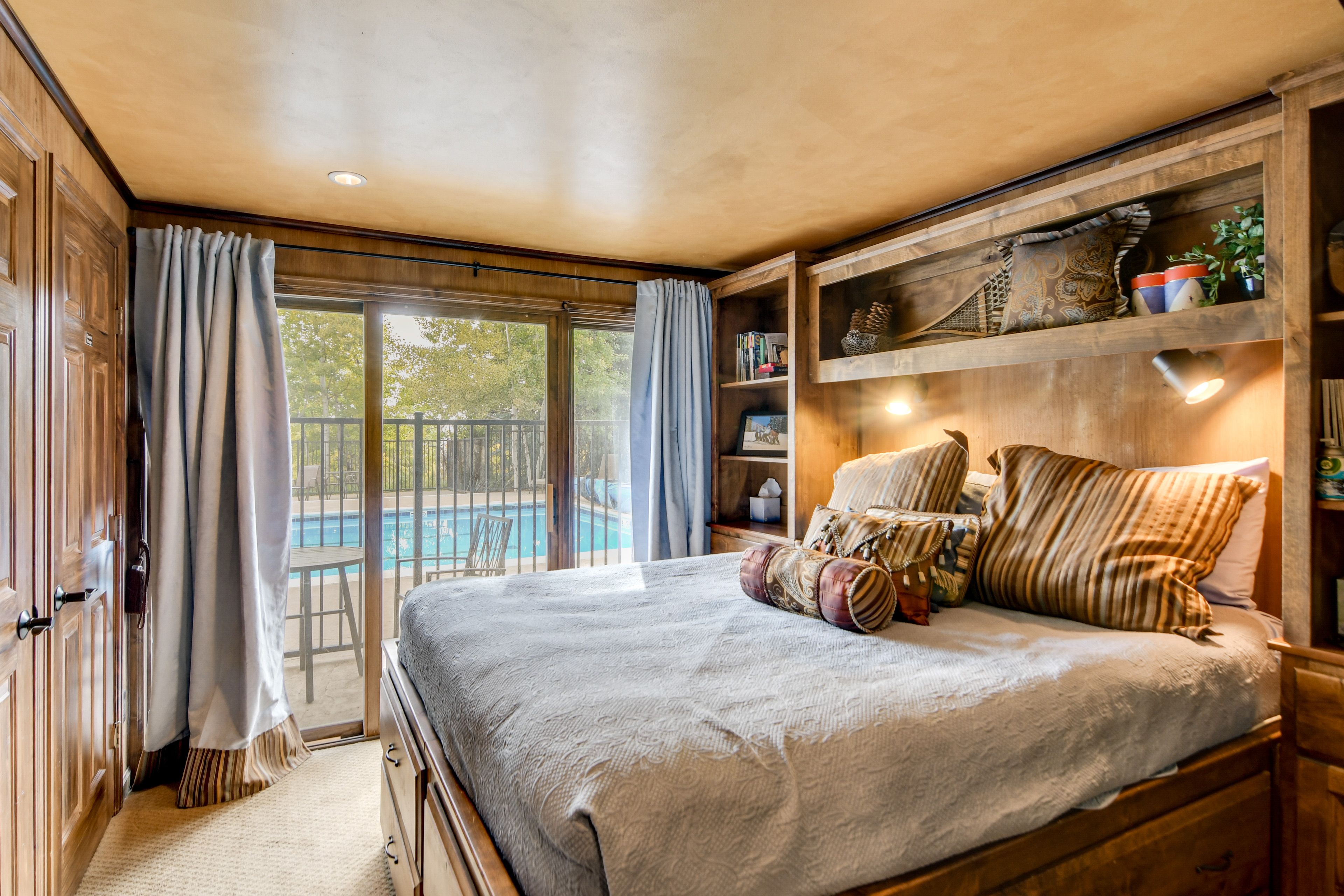 Bedroom | Queen Bed | TV | Books
