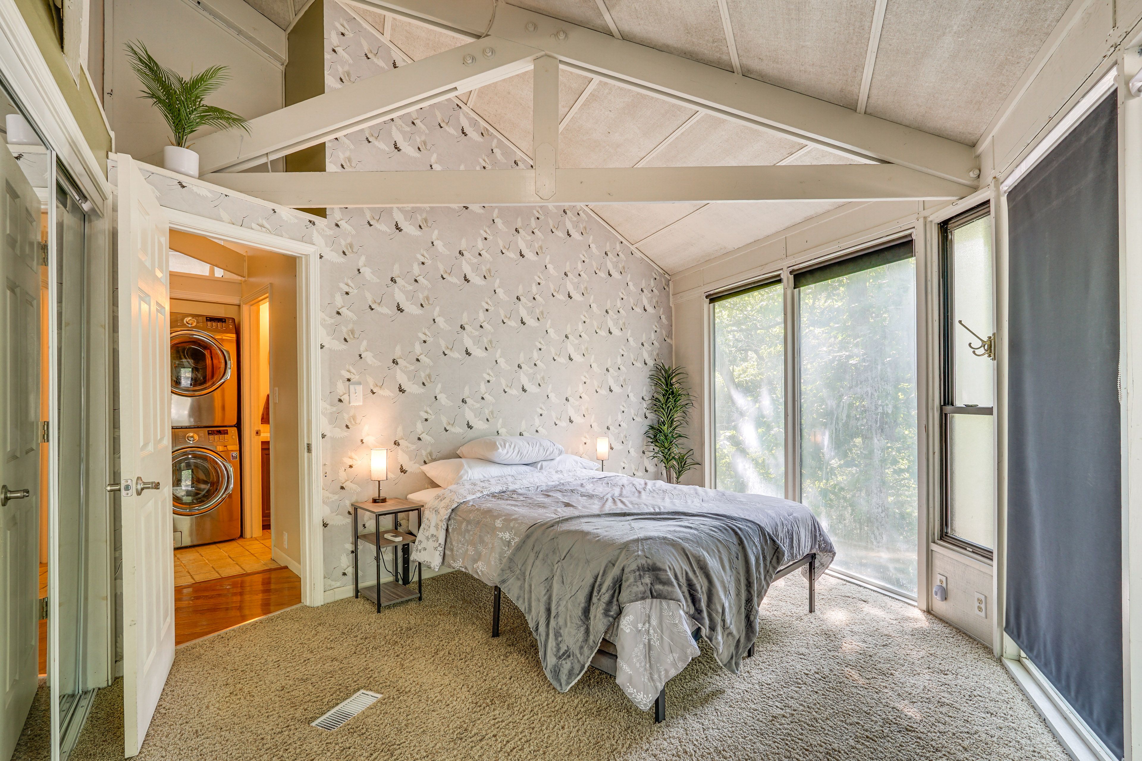 Bedroom | Queen Bed