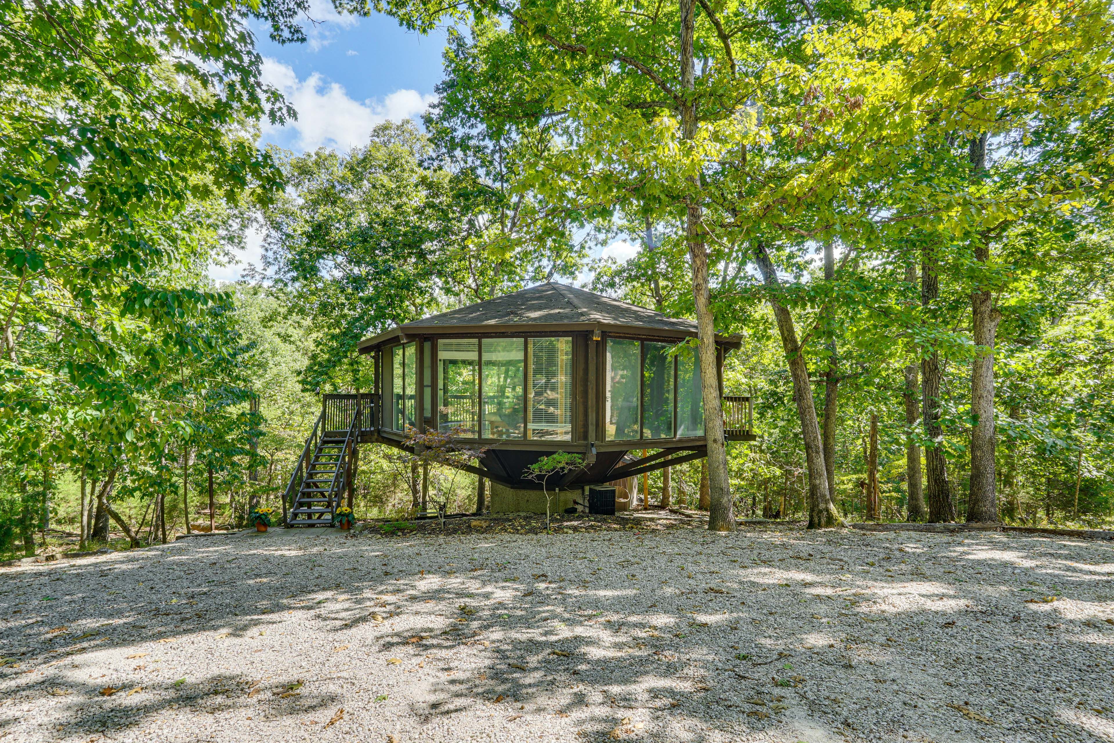 Lake Ozark Vacation Rental | 1BR | 1BA | 660 Sq Ft | Stairs to Enter