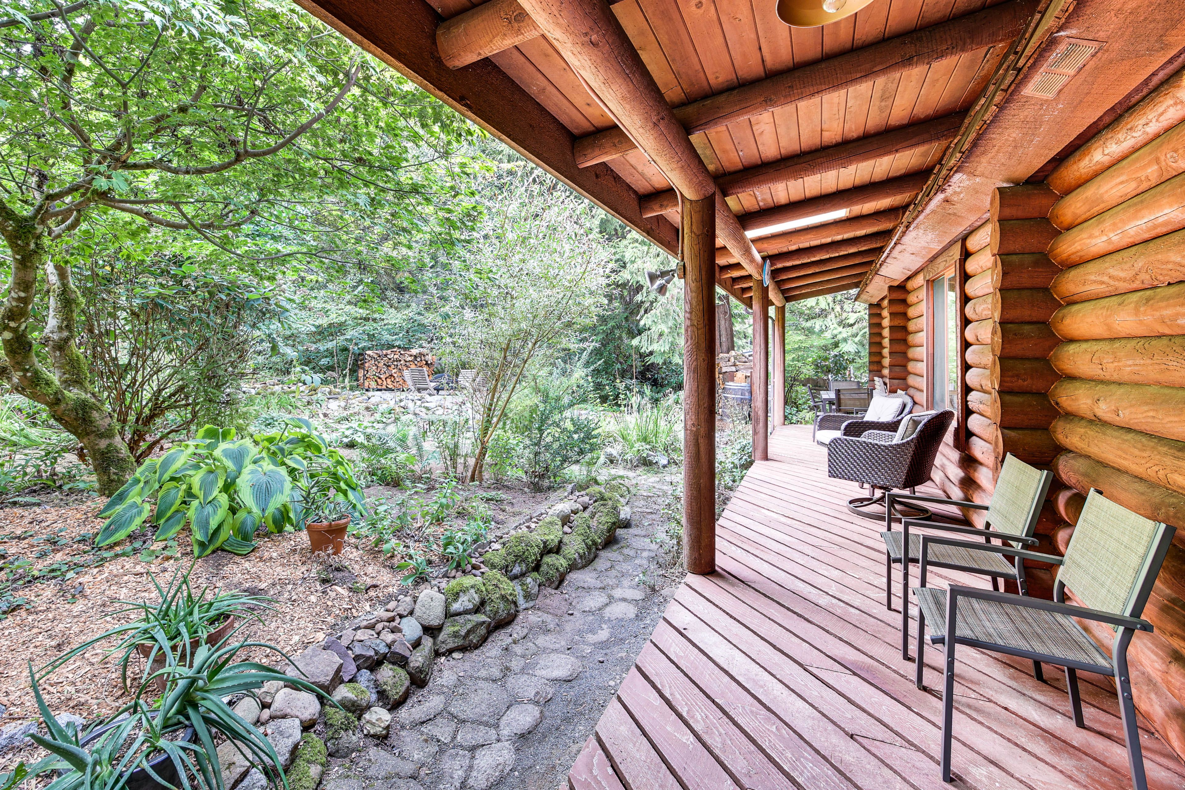 Wraparound Deck w/ Seating