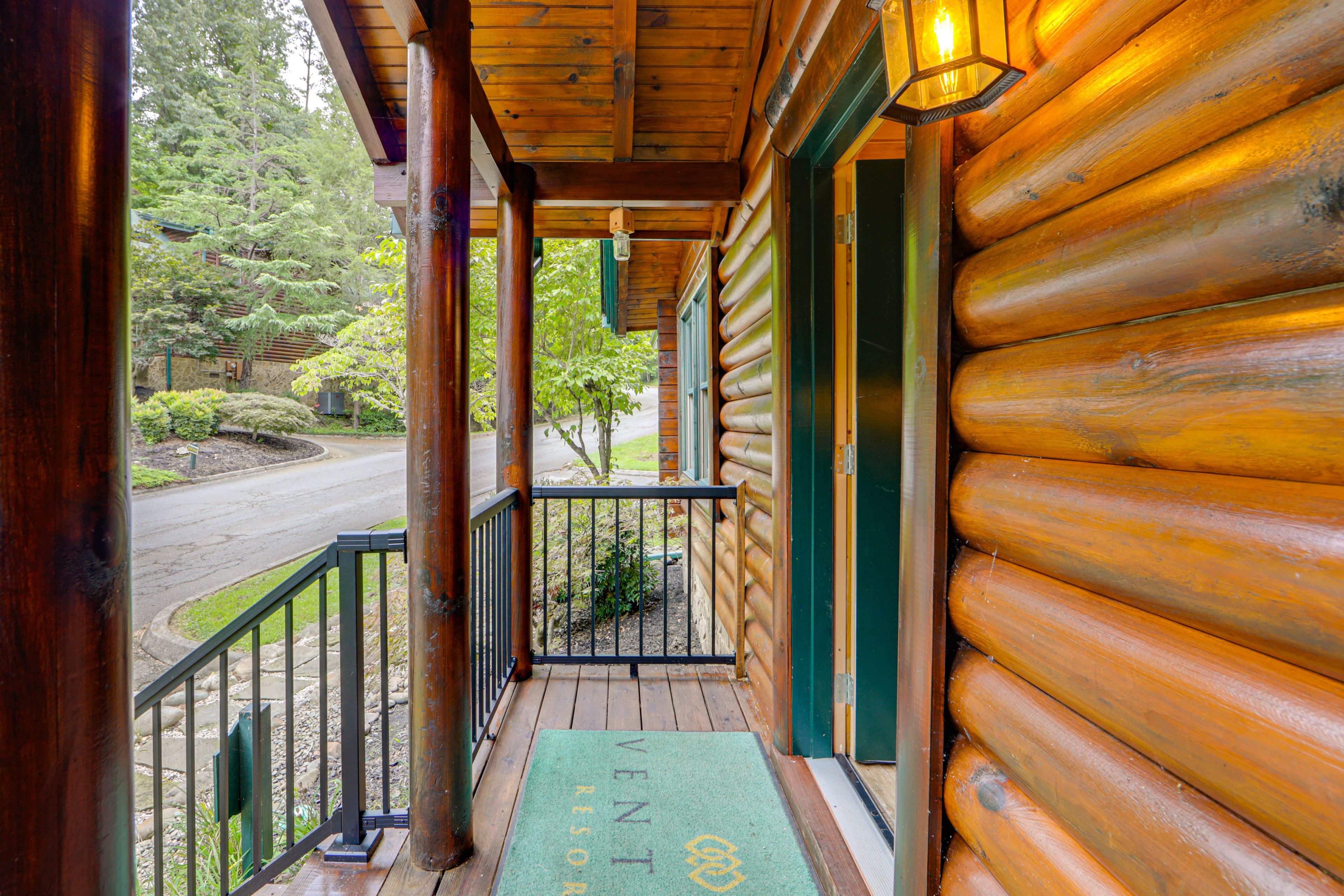 Cabin Exterior | Private Entrance