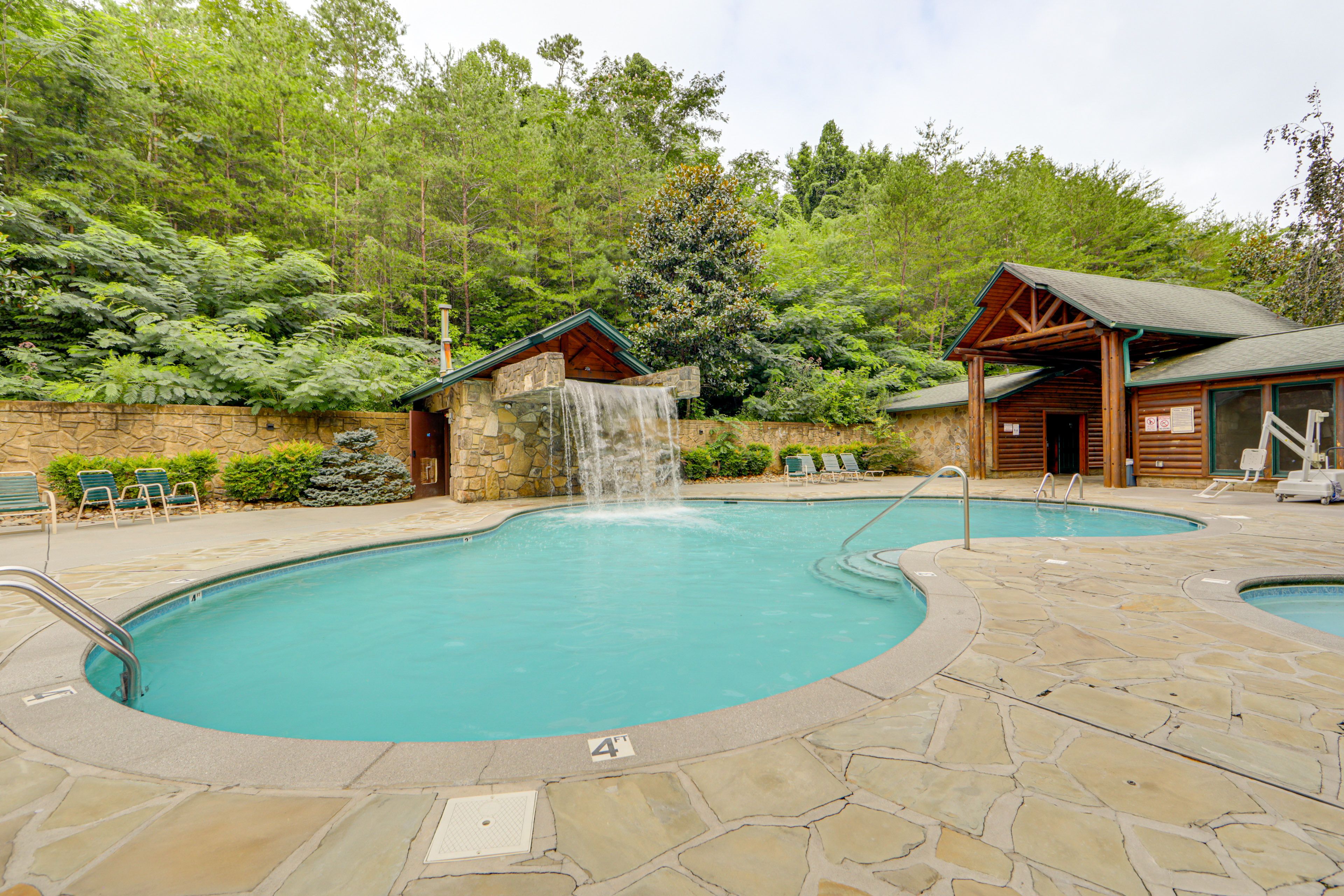 Gatlinburg Falls Resort | Community Pool Area