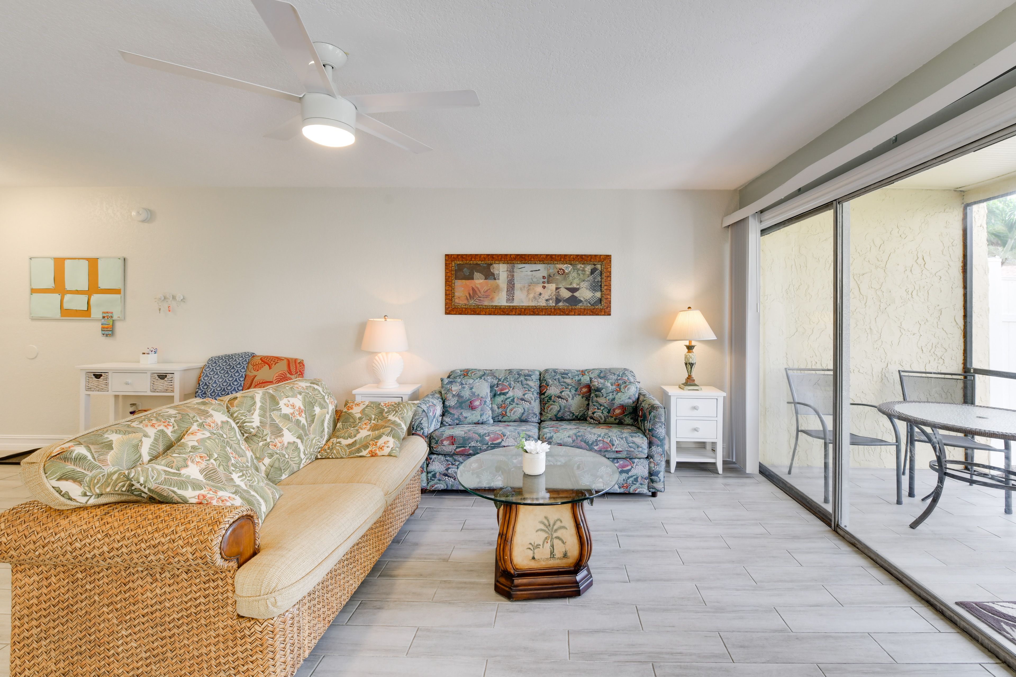 Living Room | Queen Sleeper Sofa | Free WiFi | Smart TV