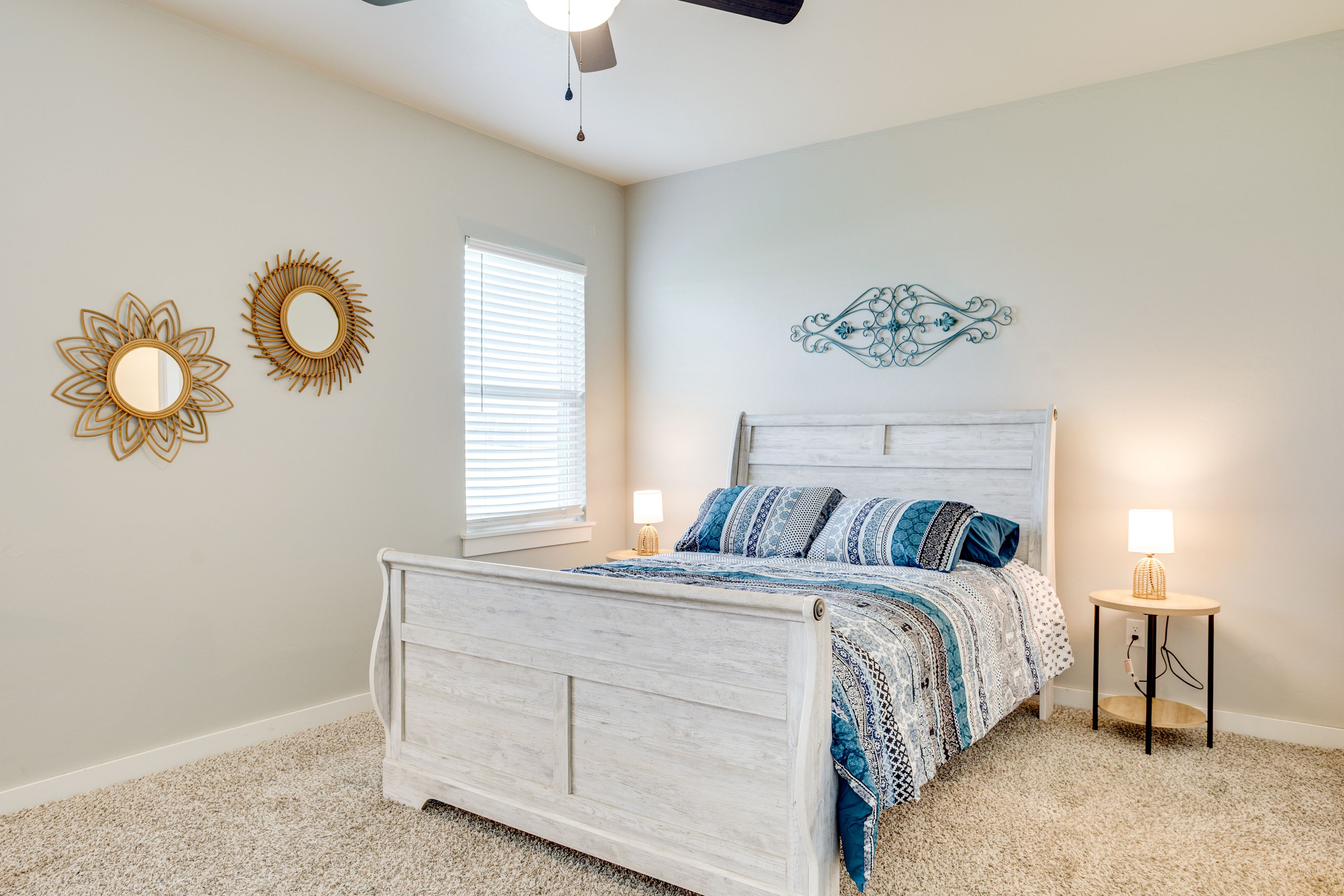 Bedroom 1 | Queen Bed