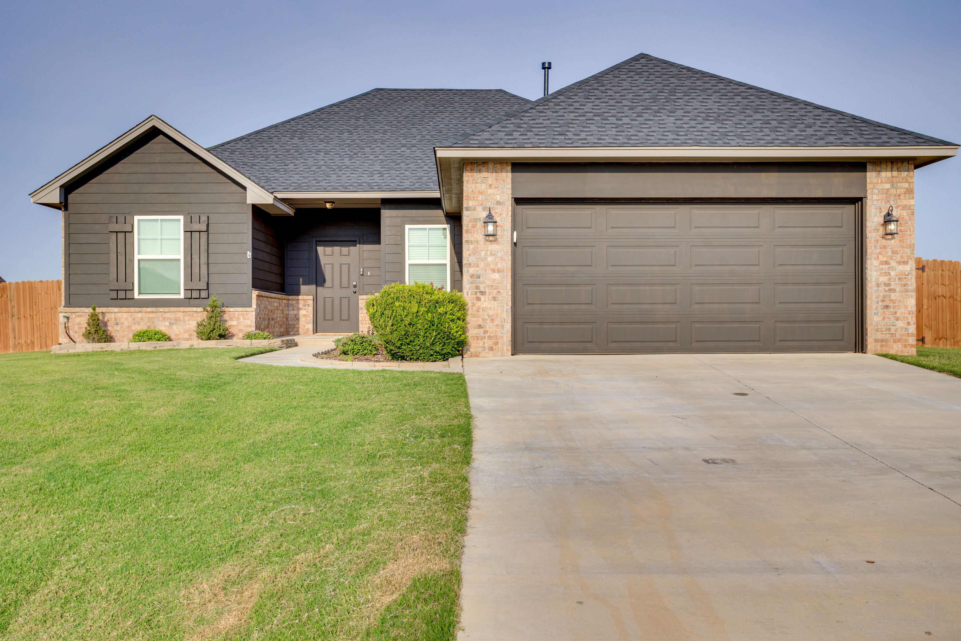 Parking | Driveway (4 Vehicles)