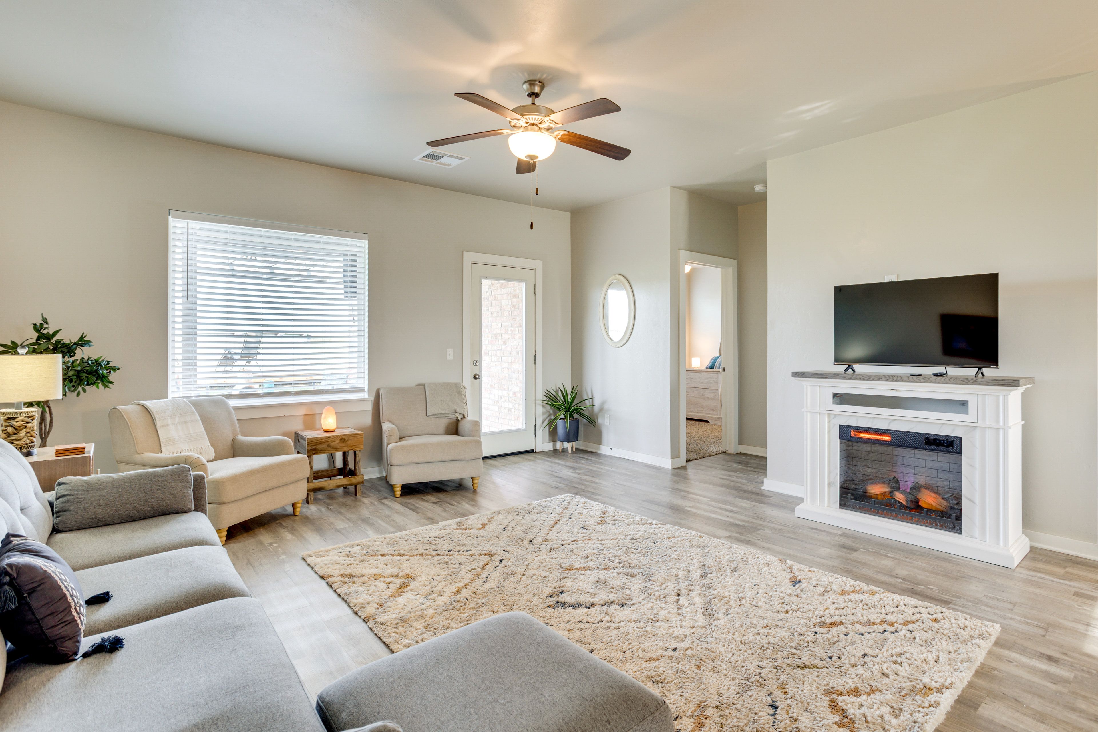 Living Room | Free WiFi | Central A/C & Heat