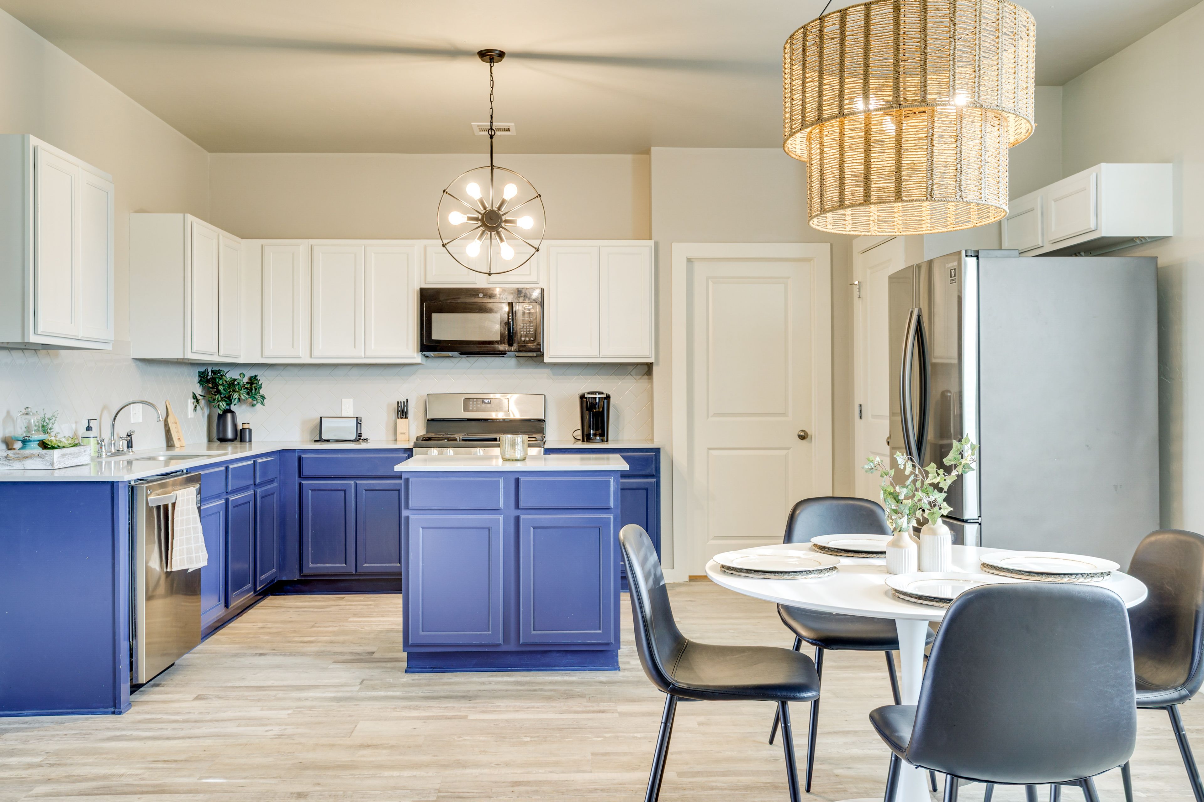 Kitchen | Blender | Toaster | Dining Table | Spices