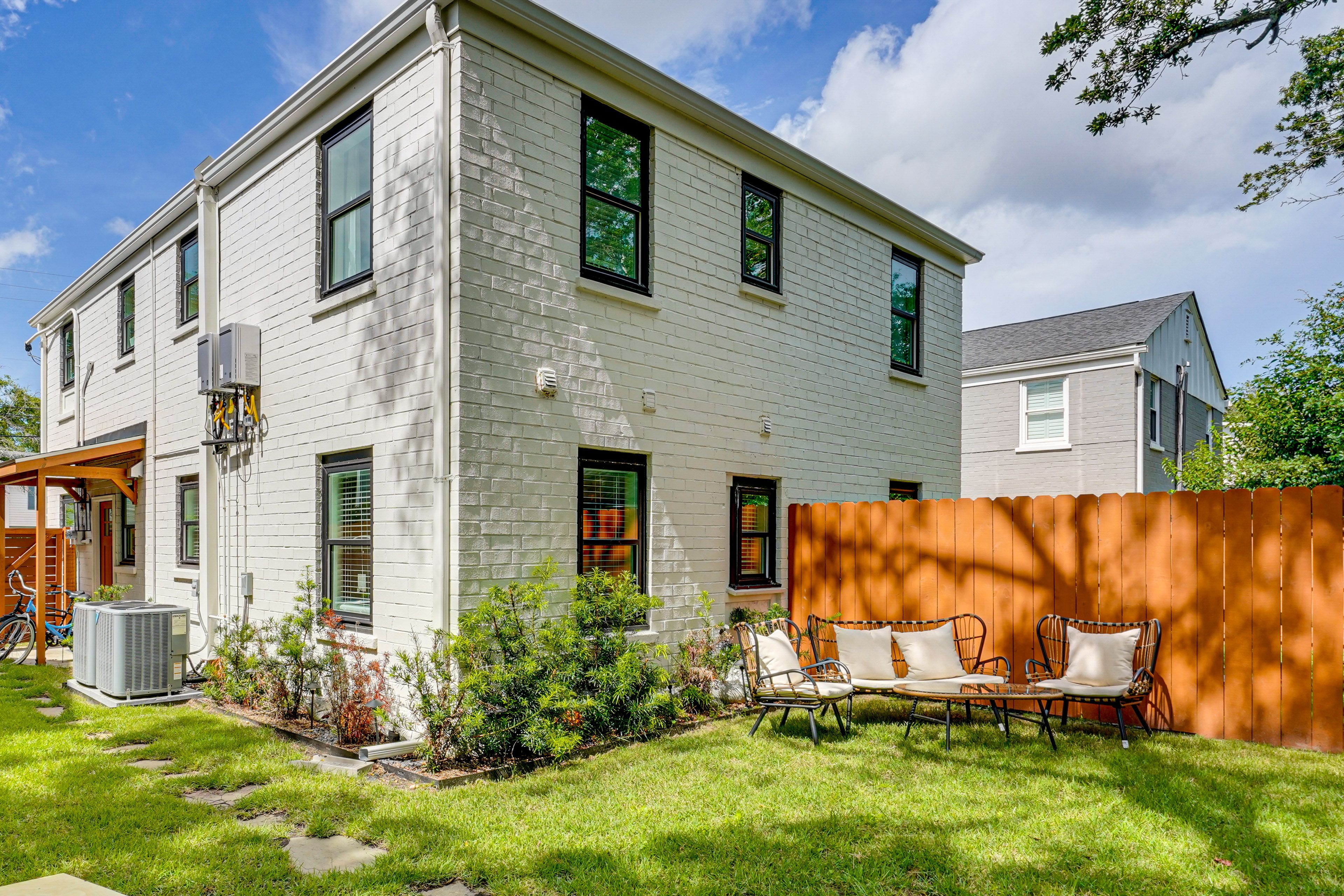 Property Exterior | Single-Story Apartment