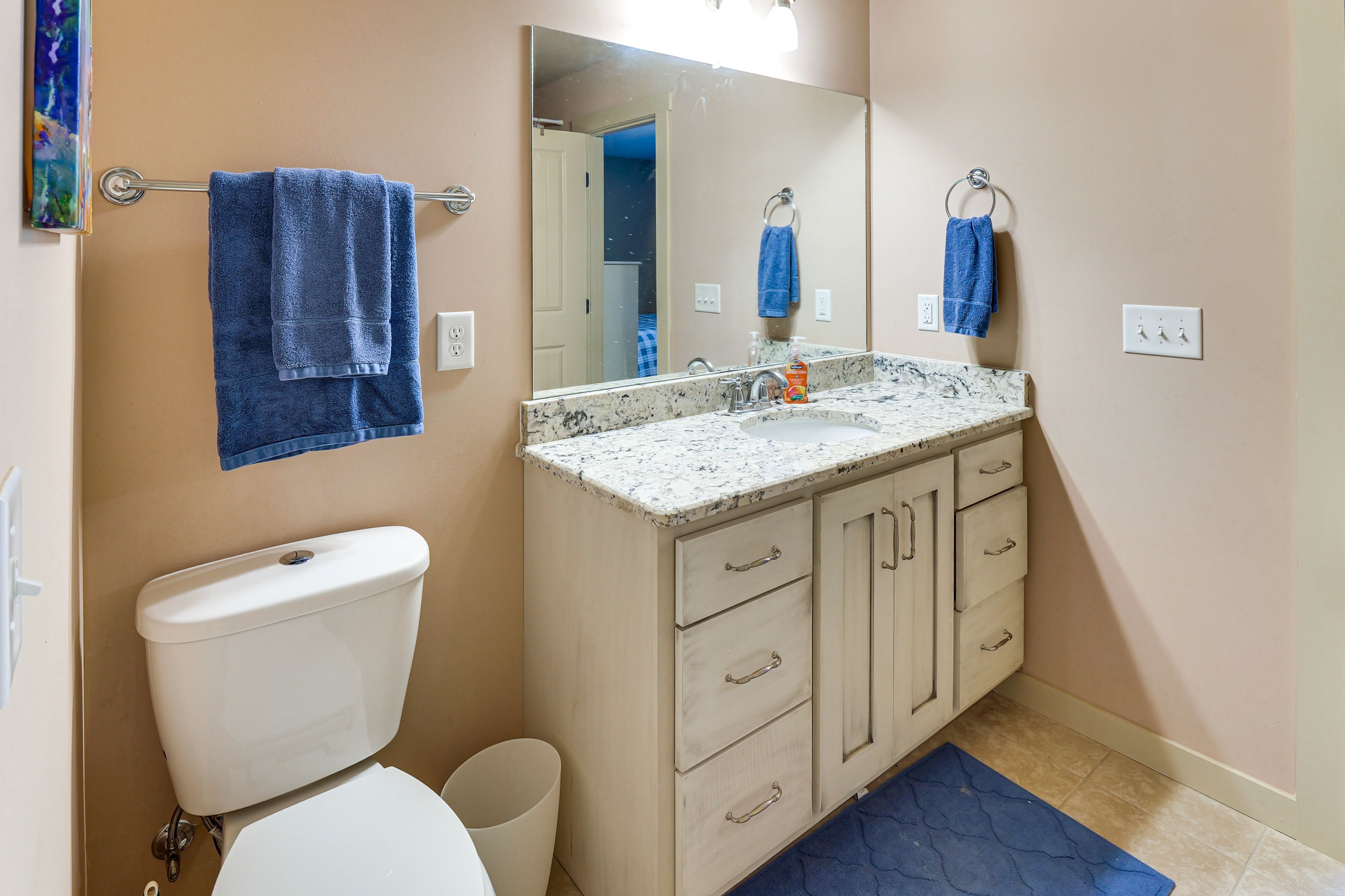 Bathroom | 2nd Floor