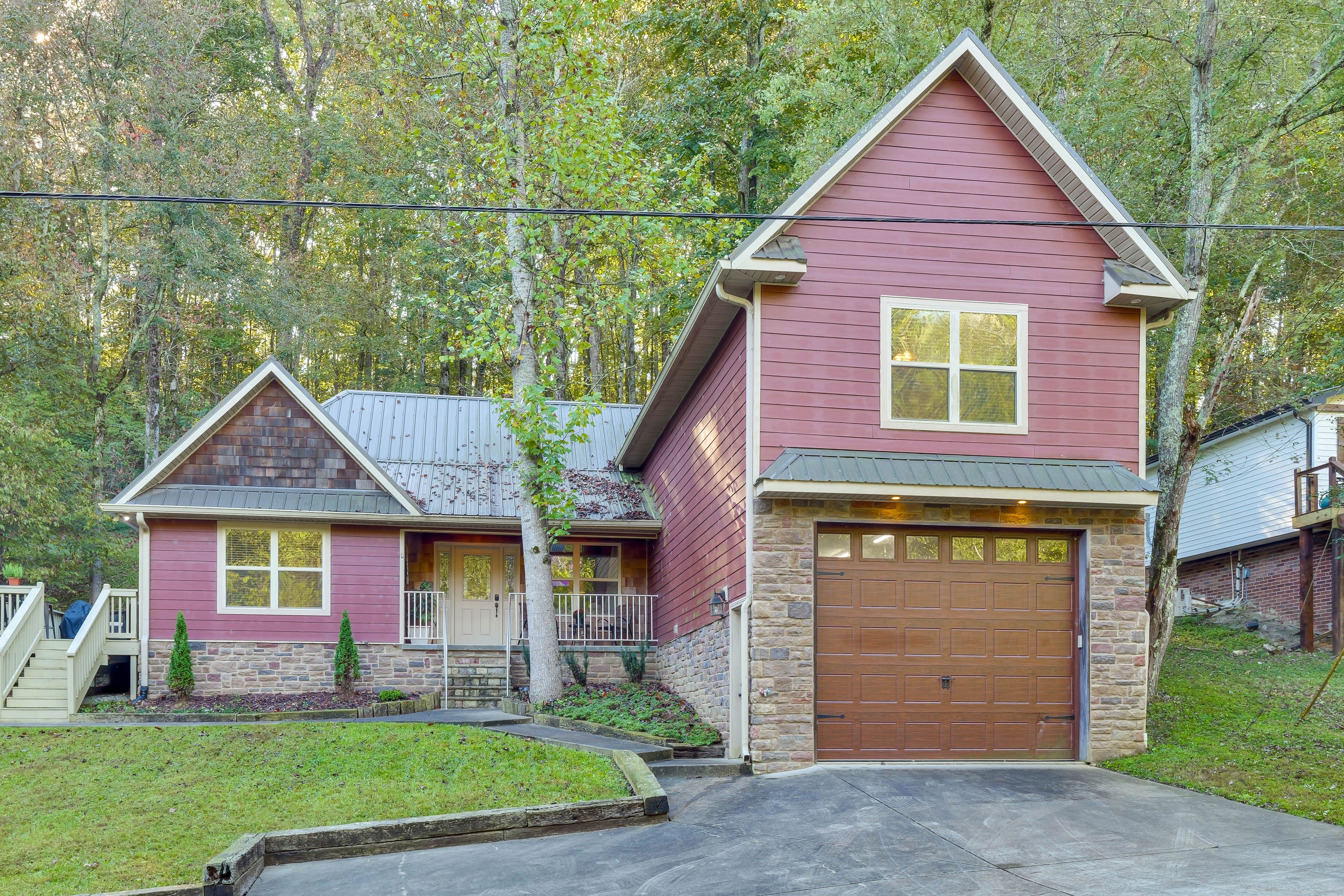 Parking | Driveway (4 Vehicles) | Trailer Parking Available