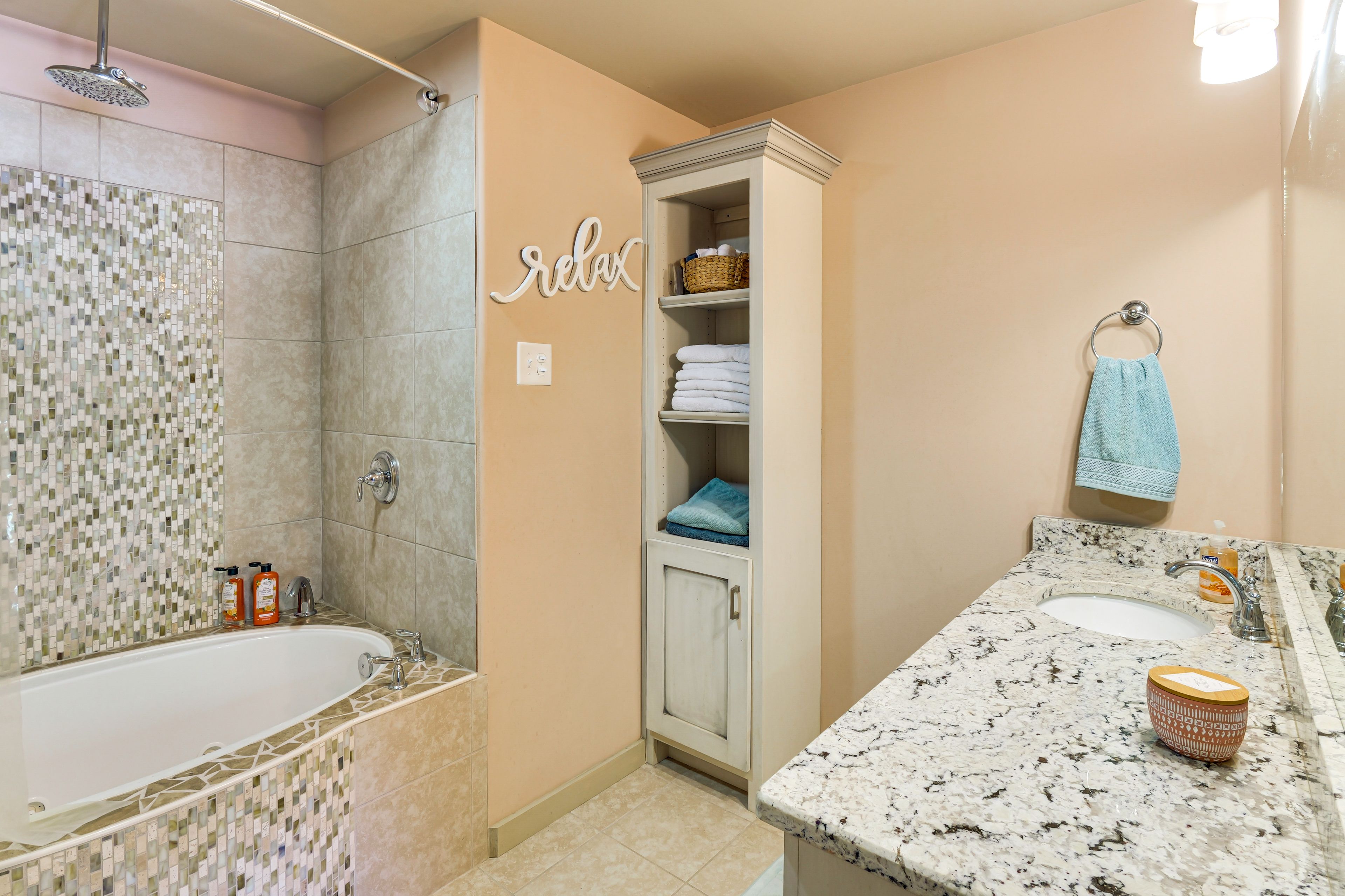 En-Suite Bathroom | Towels Provided | 1st Floor