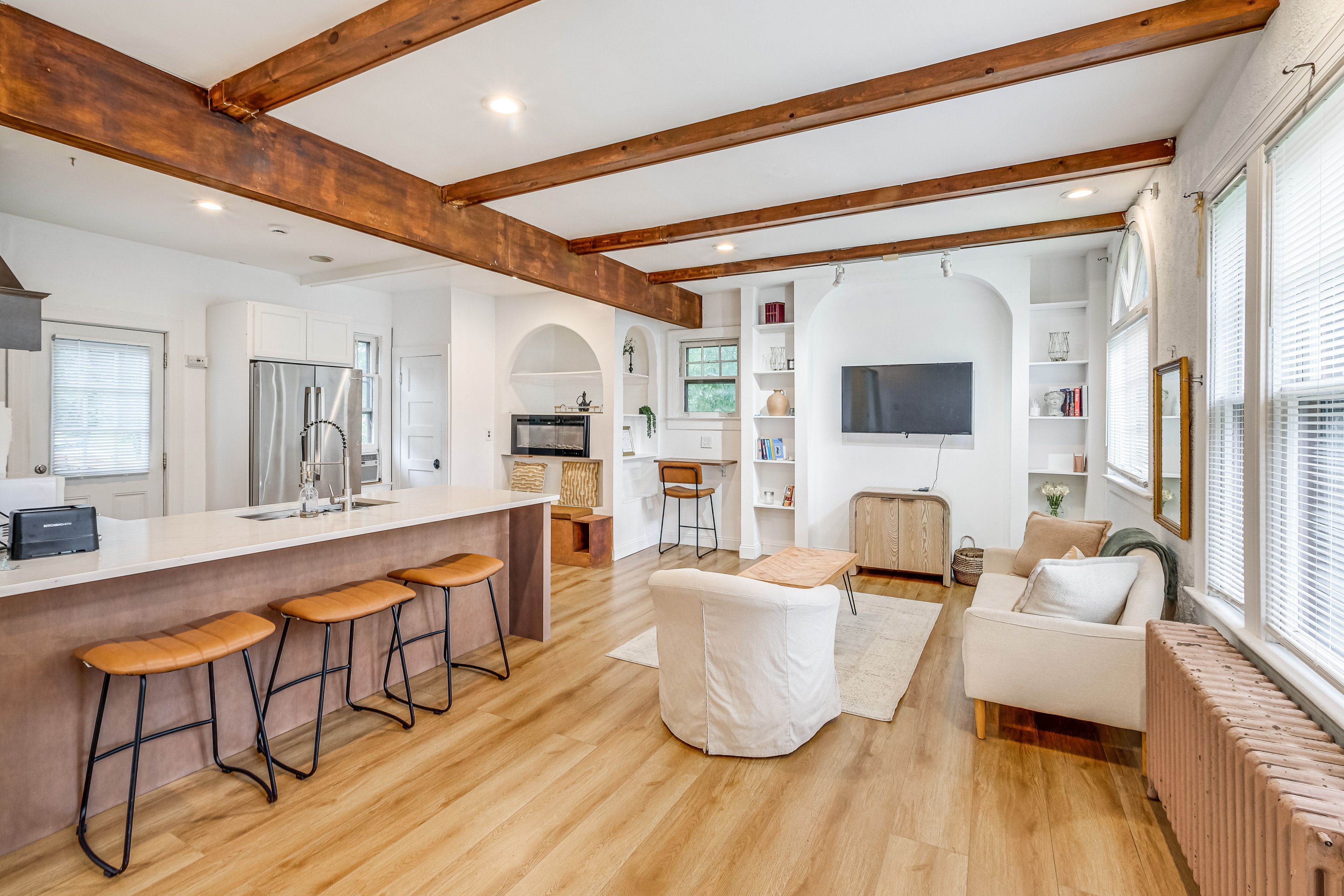 Living Room | Free WiFi | Central Heating | Smart TV