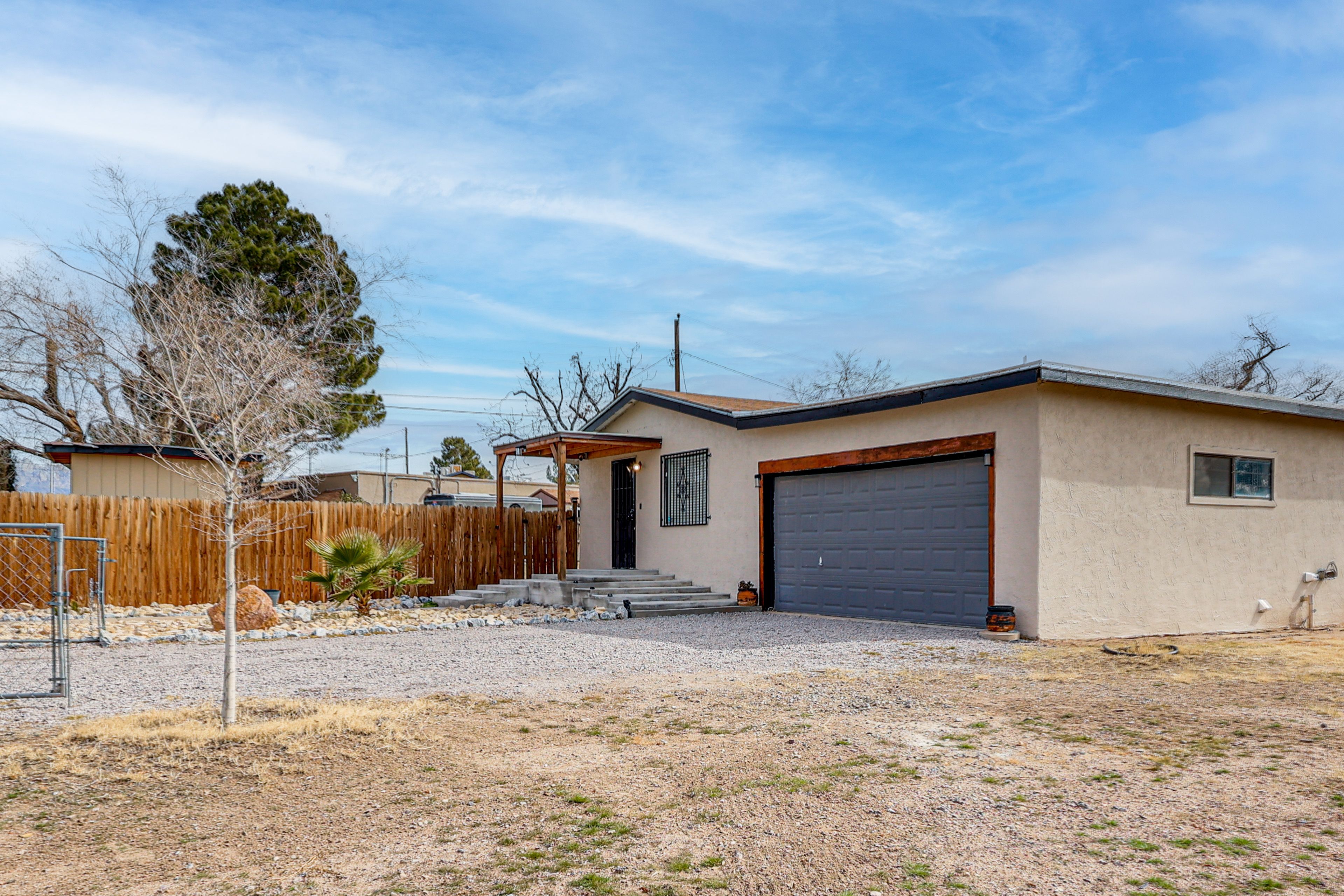 Driveway | 4 Vehicles