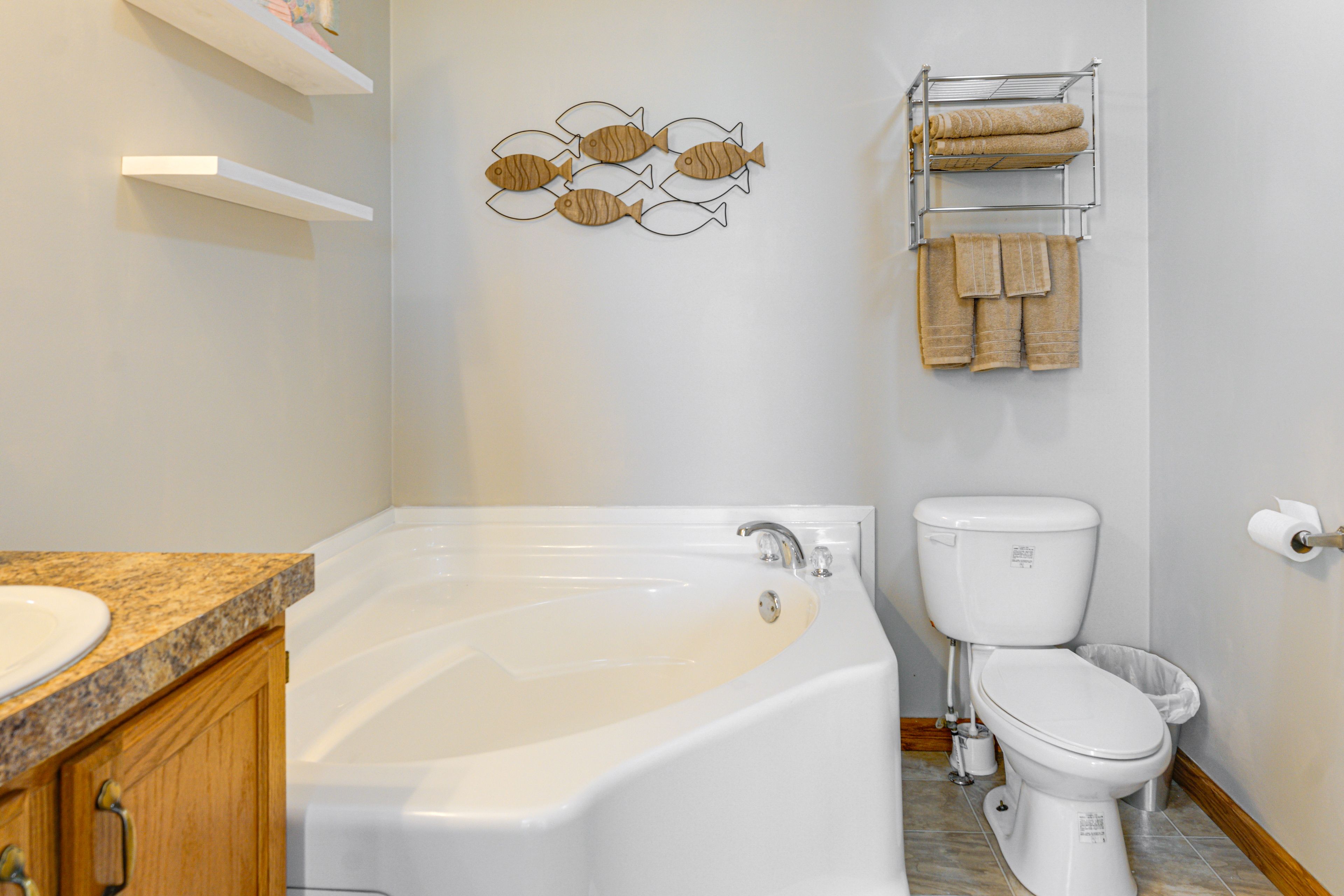 En-Suite Bathroom | Soaking Tub | Towels Provided