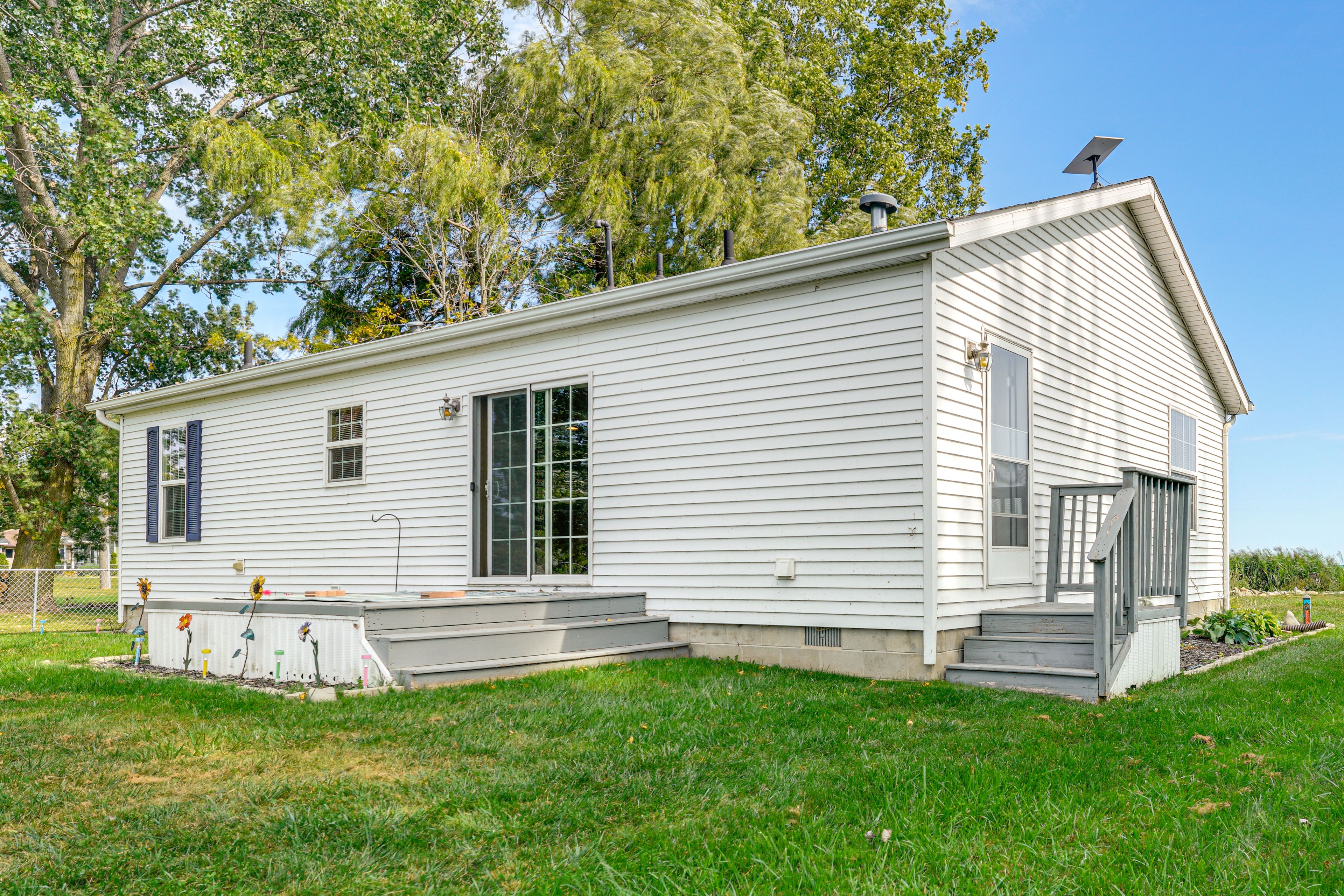 Property Exterior | Outdoor Swing