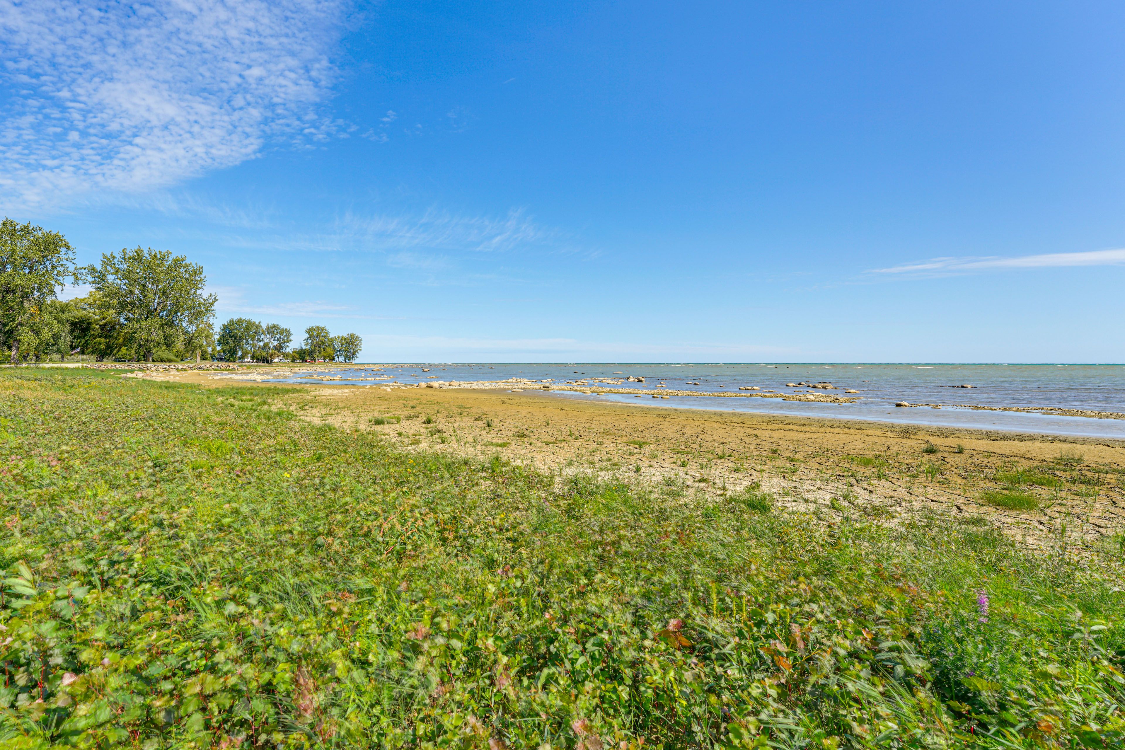 Lake & Beach Access On-Site