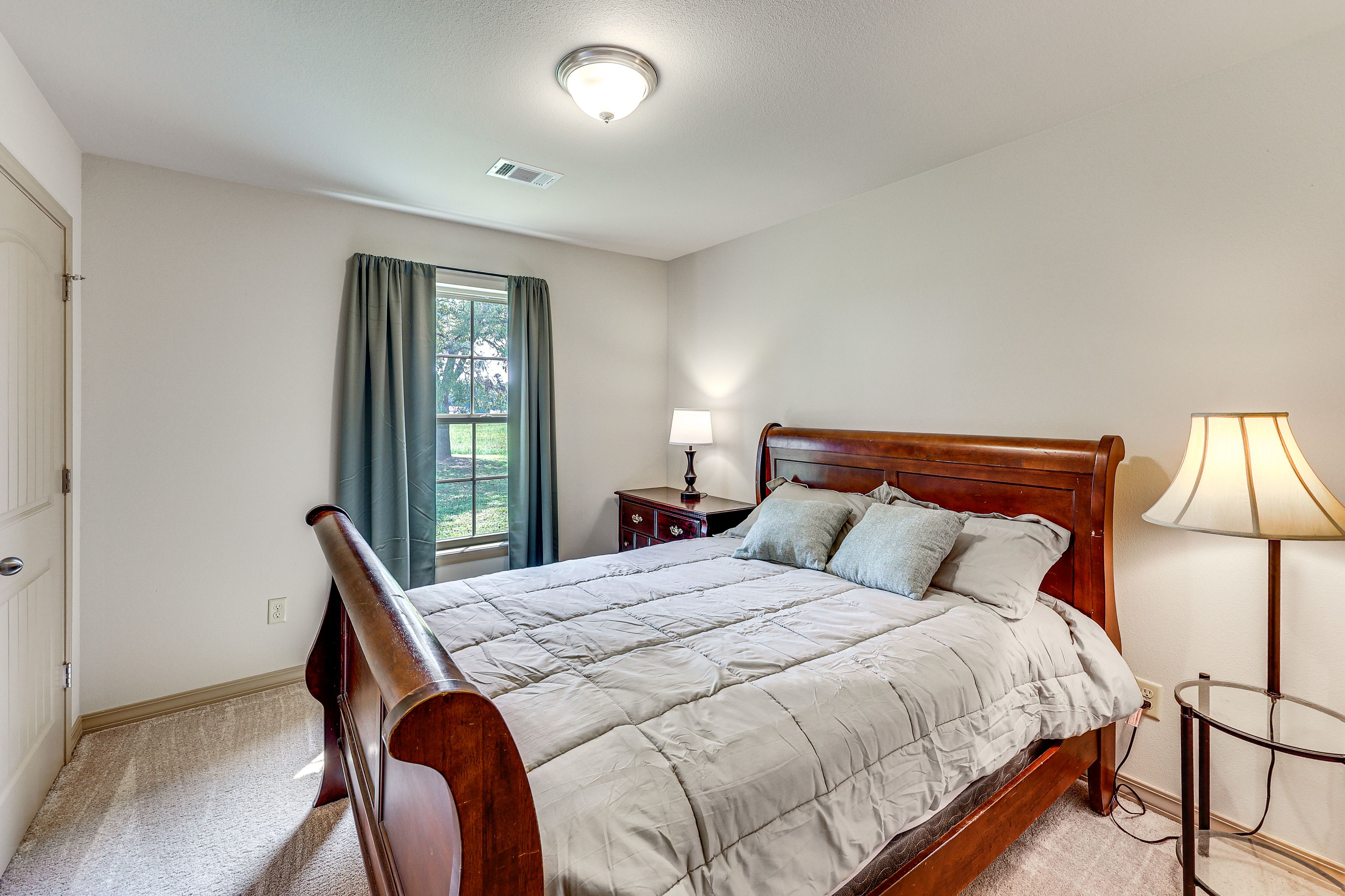 Bedroom 2 | Queen Bed