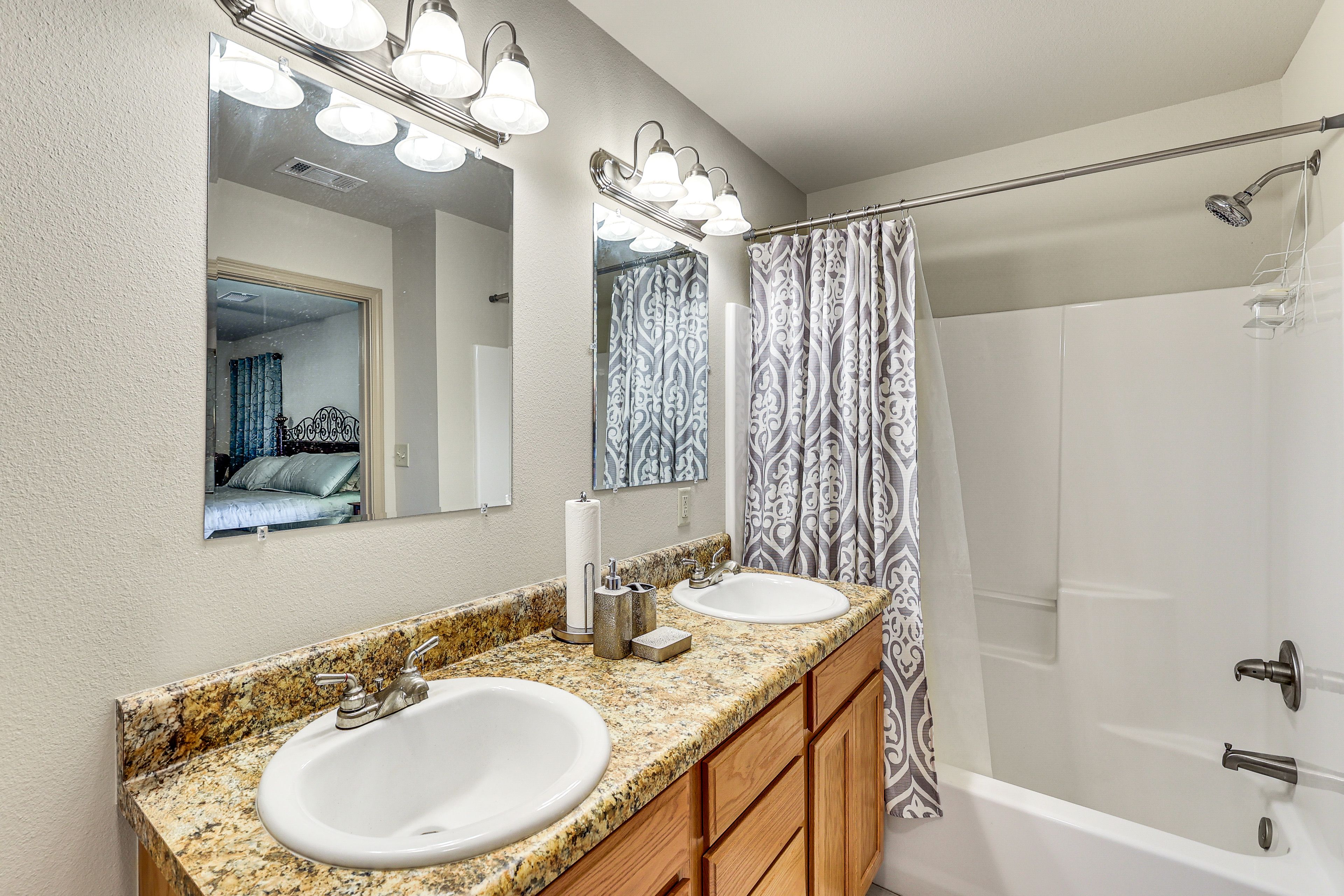 En-Suite Bathroom | Towels Provided