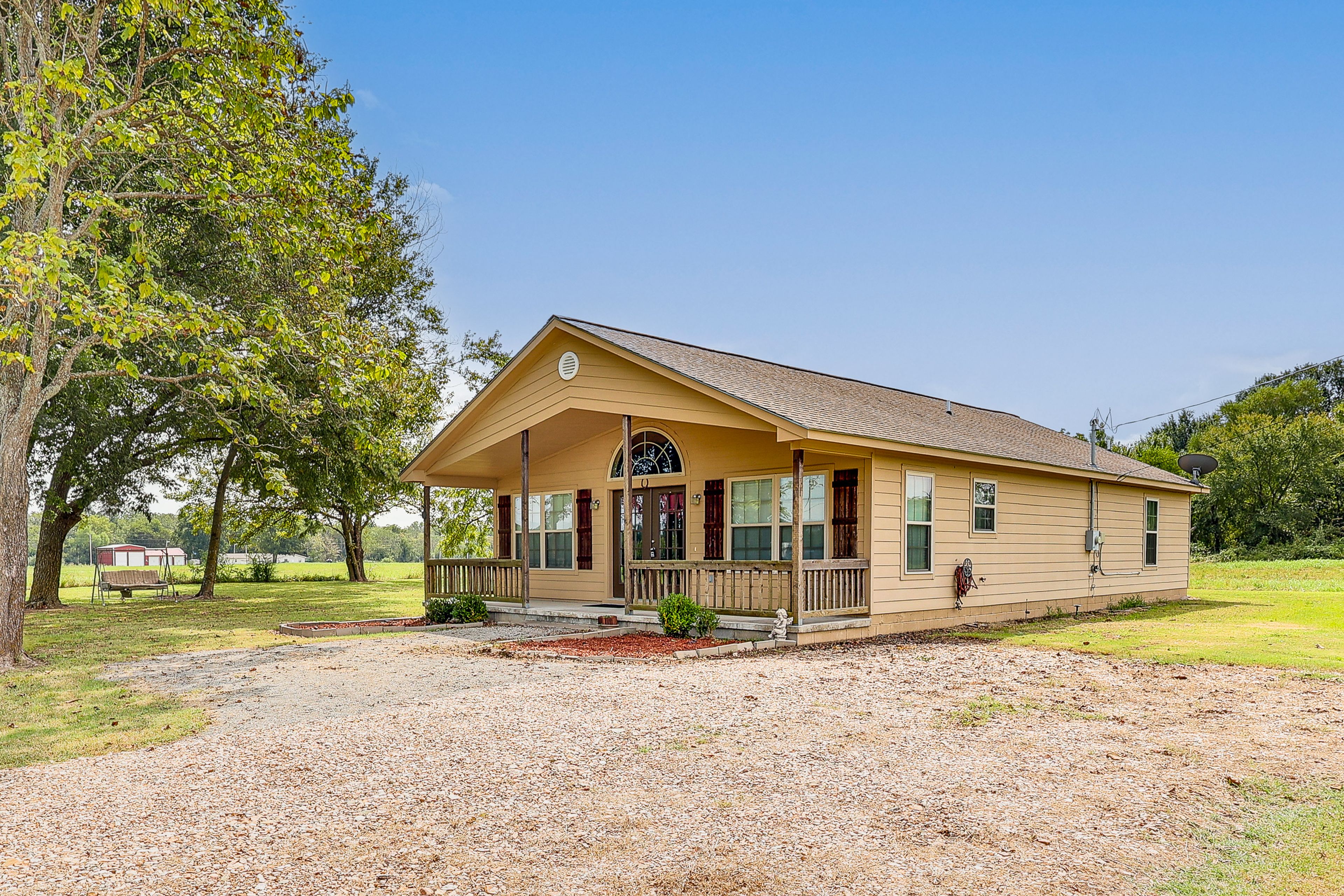 Parking | Gravel Driveway (3 Vehicles)