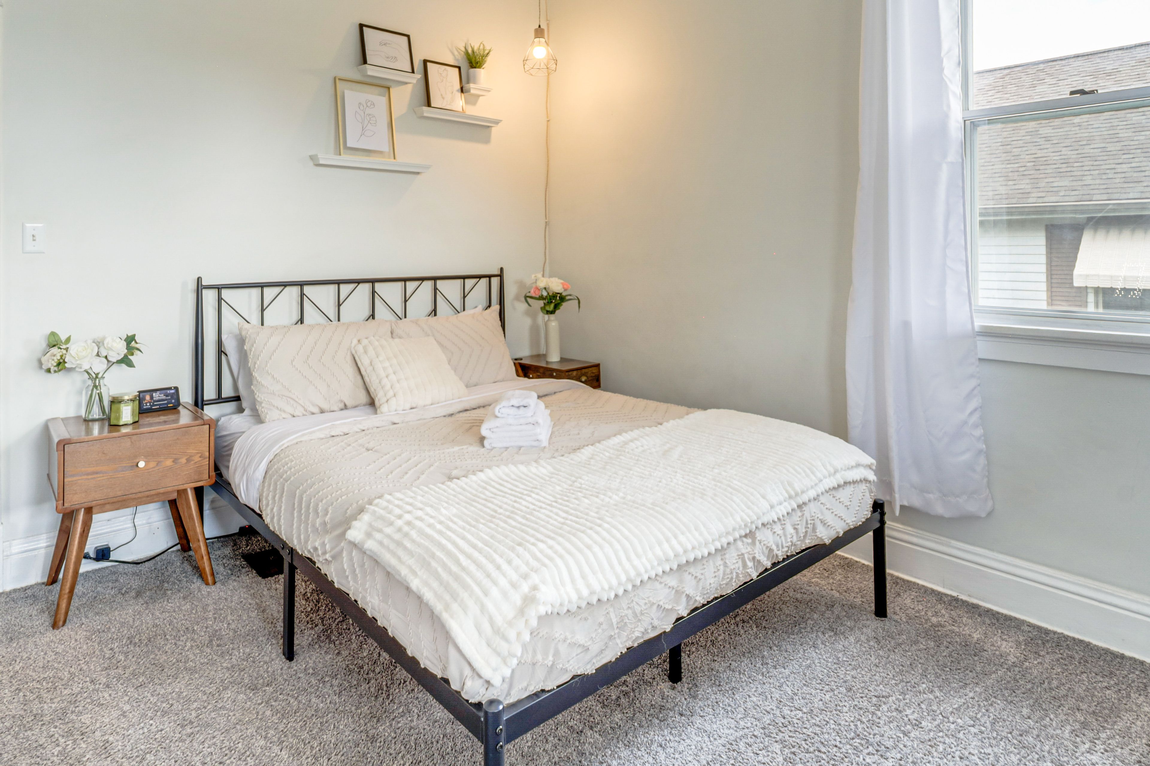 Bedroom 2 | Queen Bed | 1st Floor