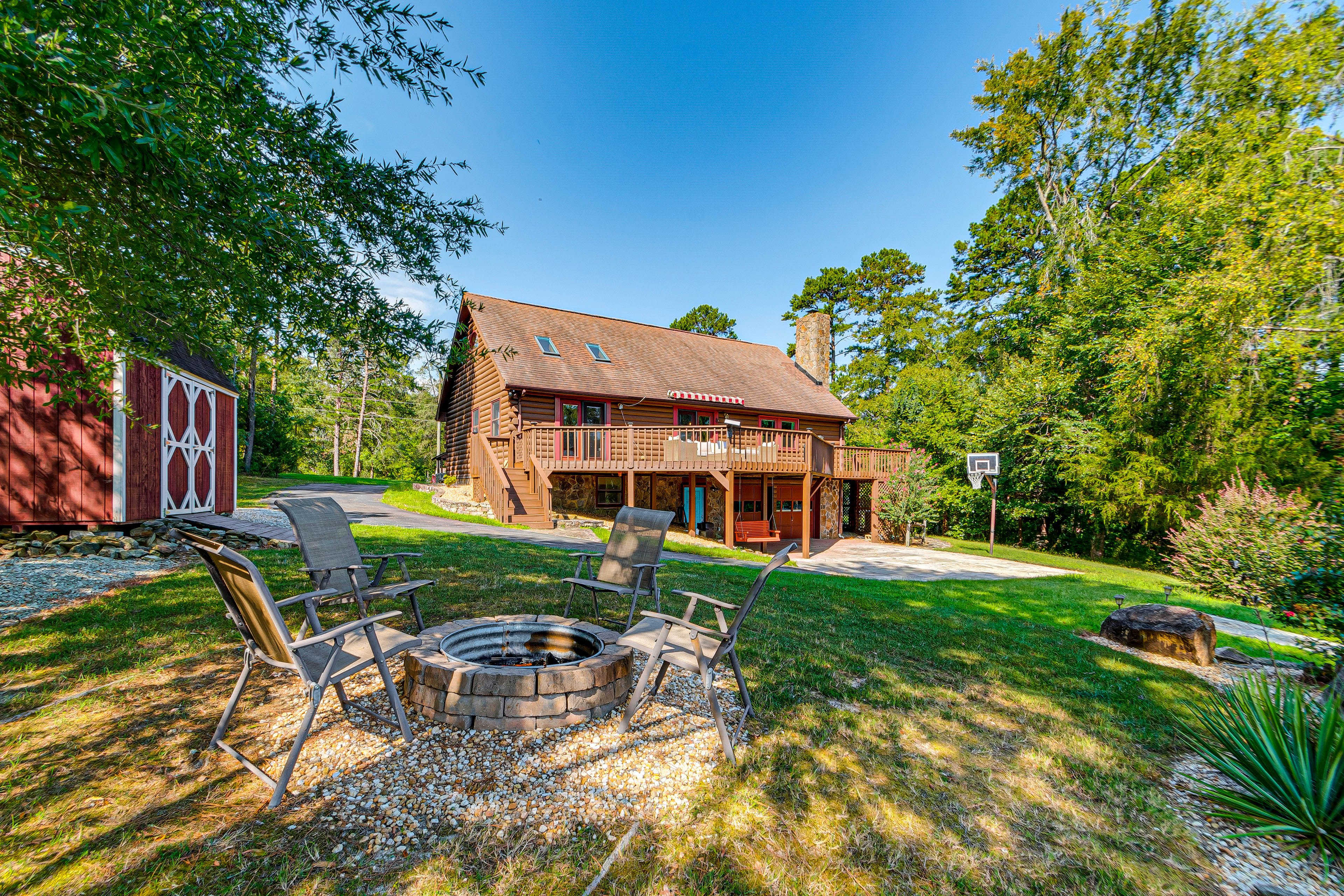 Property Exterior | Basketball Hoop | Spacious Yard