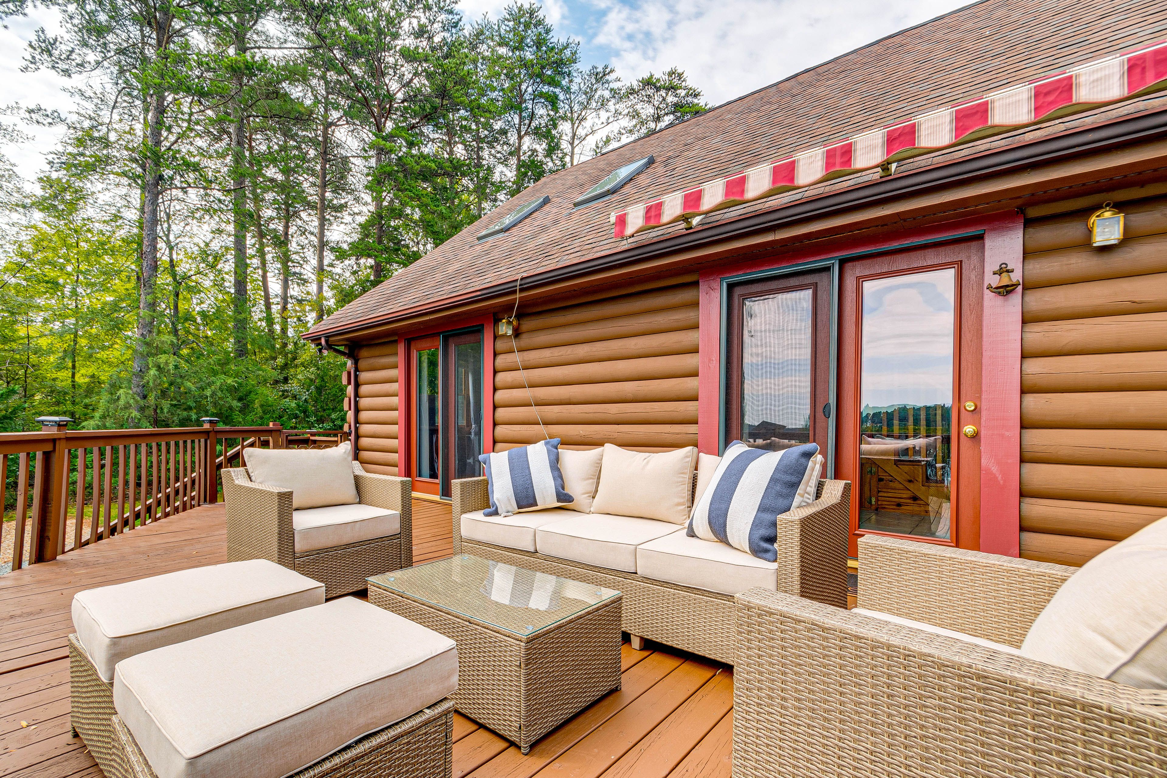 Furnished Deck | Gas Grill