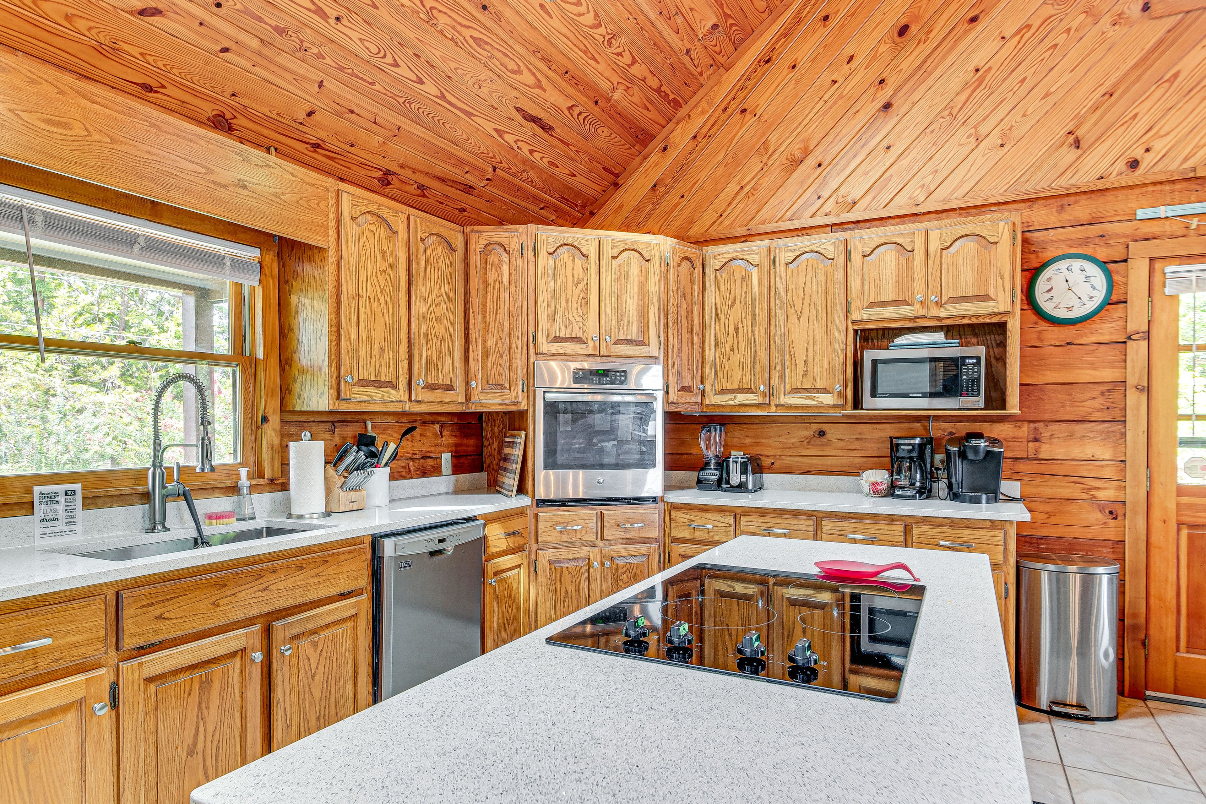 Kitchen | 1st Floor | Dishwasher | Refrigerator | Blender | Toaster