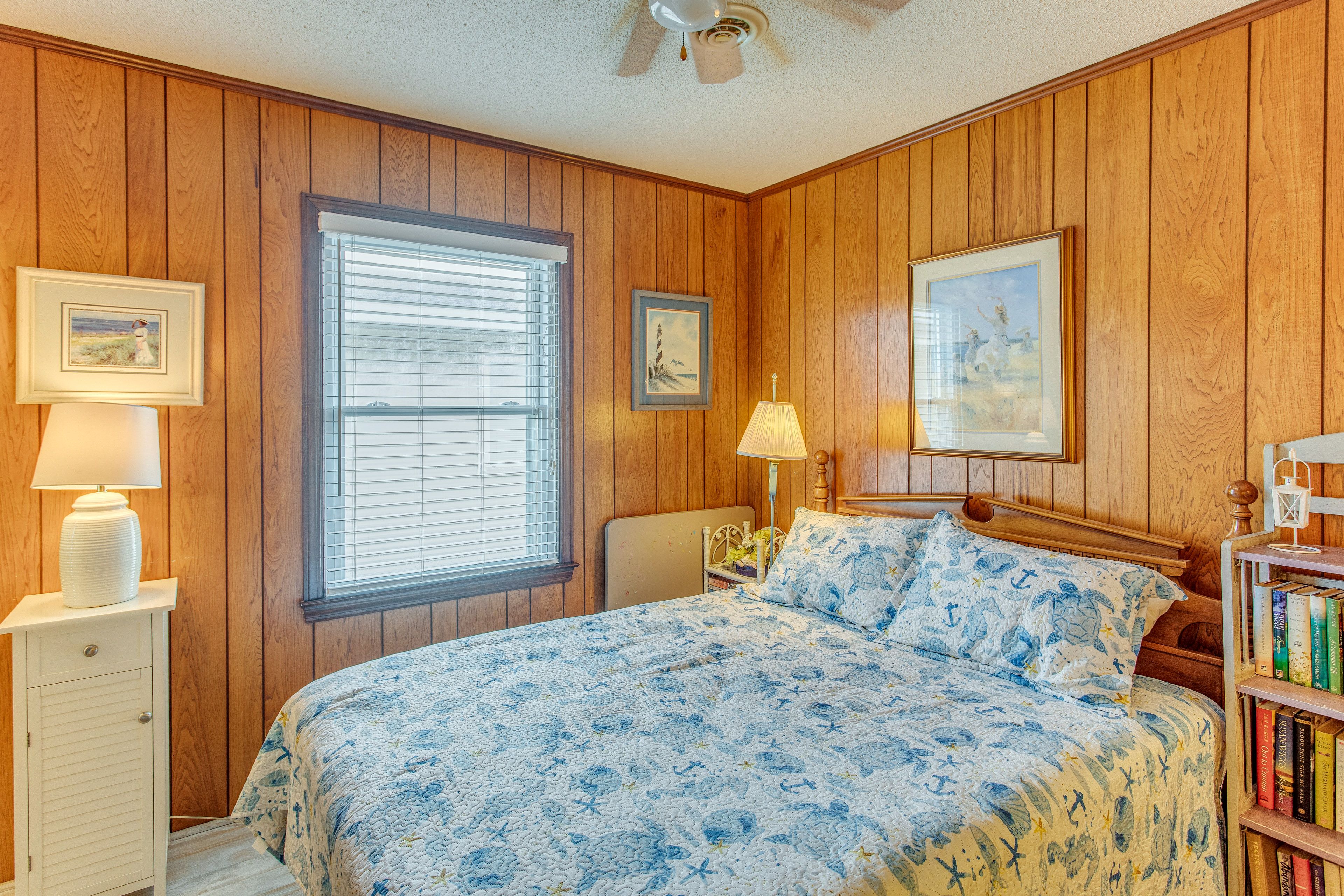 Bedroom 2 | Queen Bed