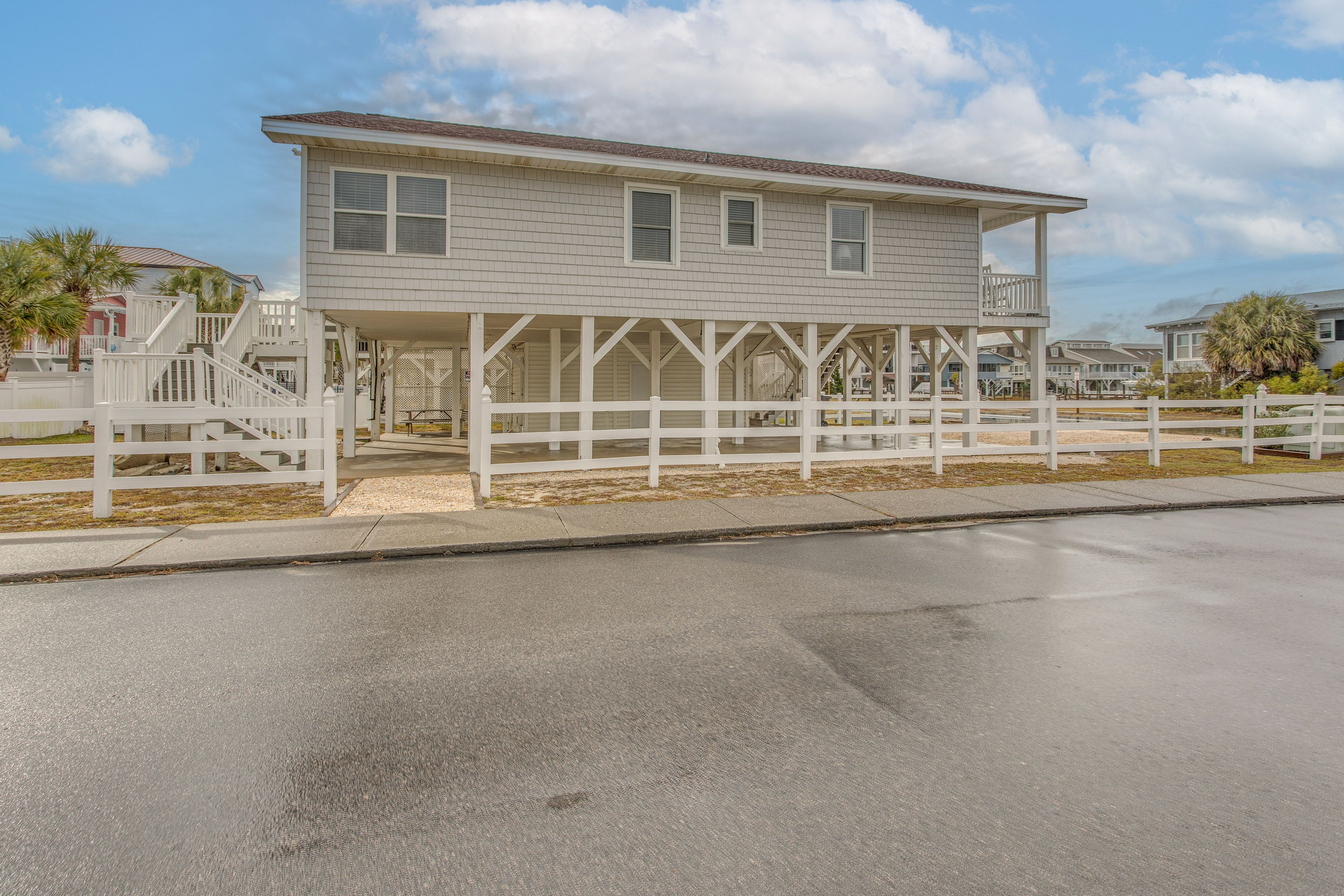 Home Exterior | Parking | Driveway (6 Vehicles)