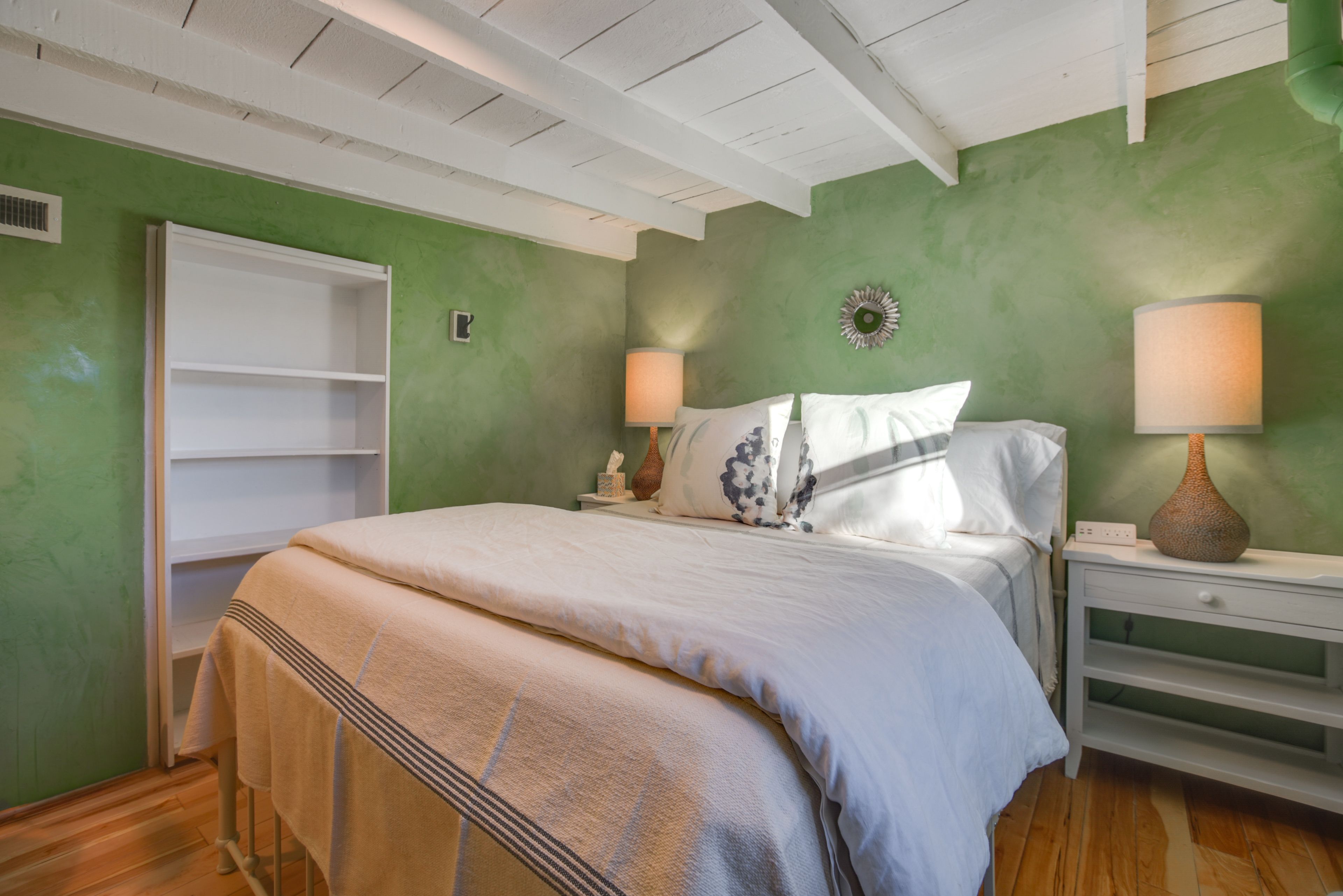Bedroom 3 | Queen Bed