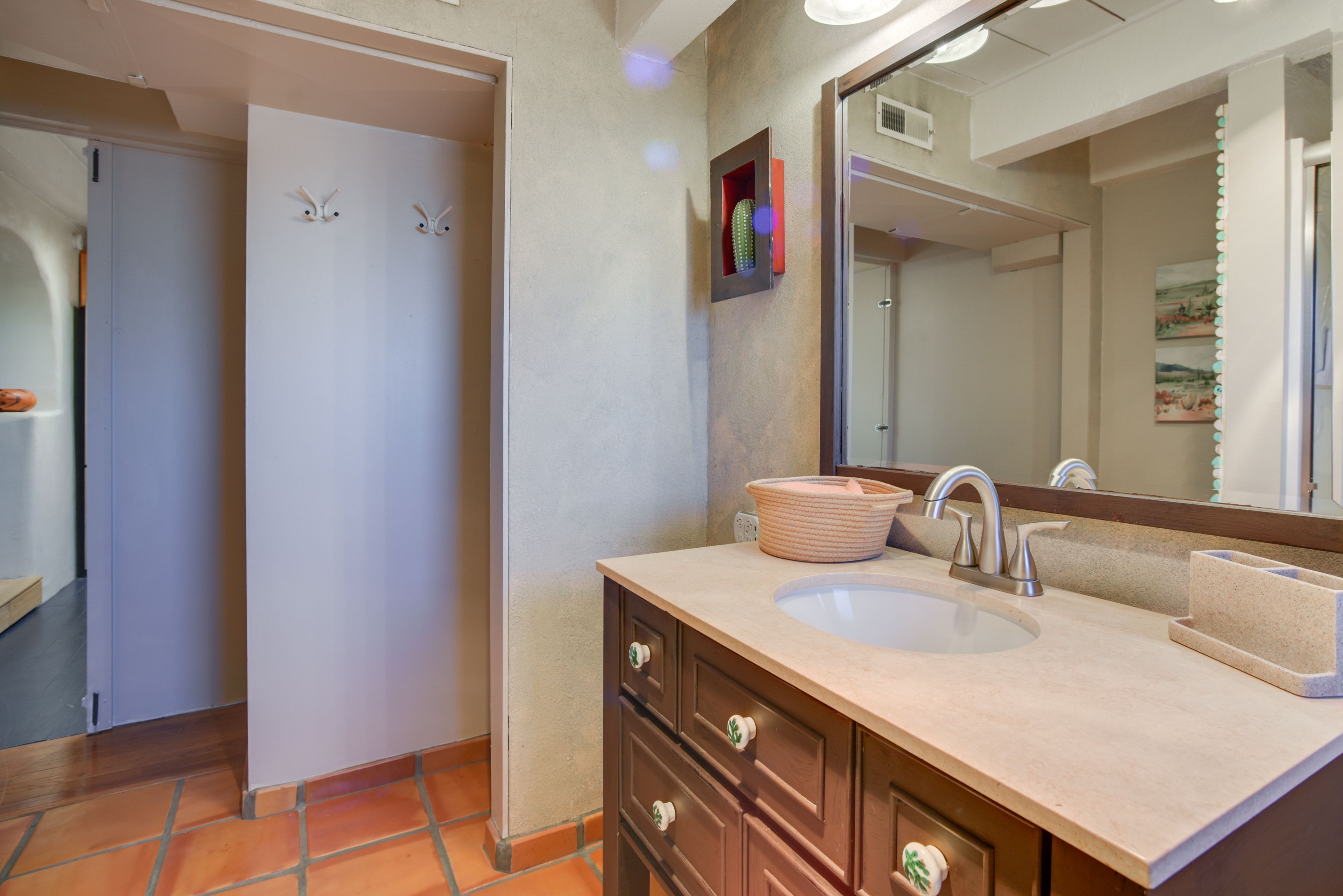 Full Bathroom | Complimentary Toiletries