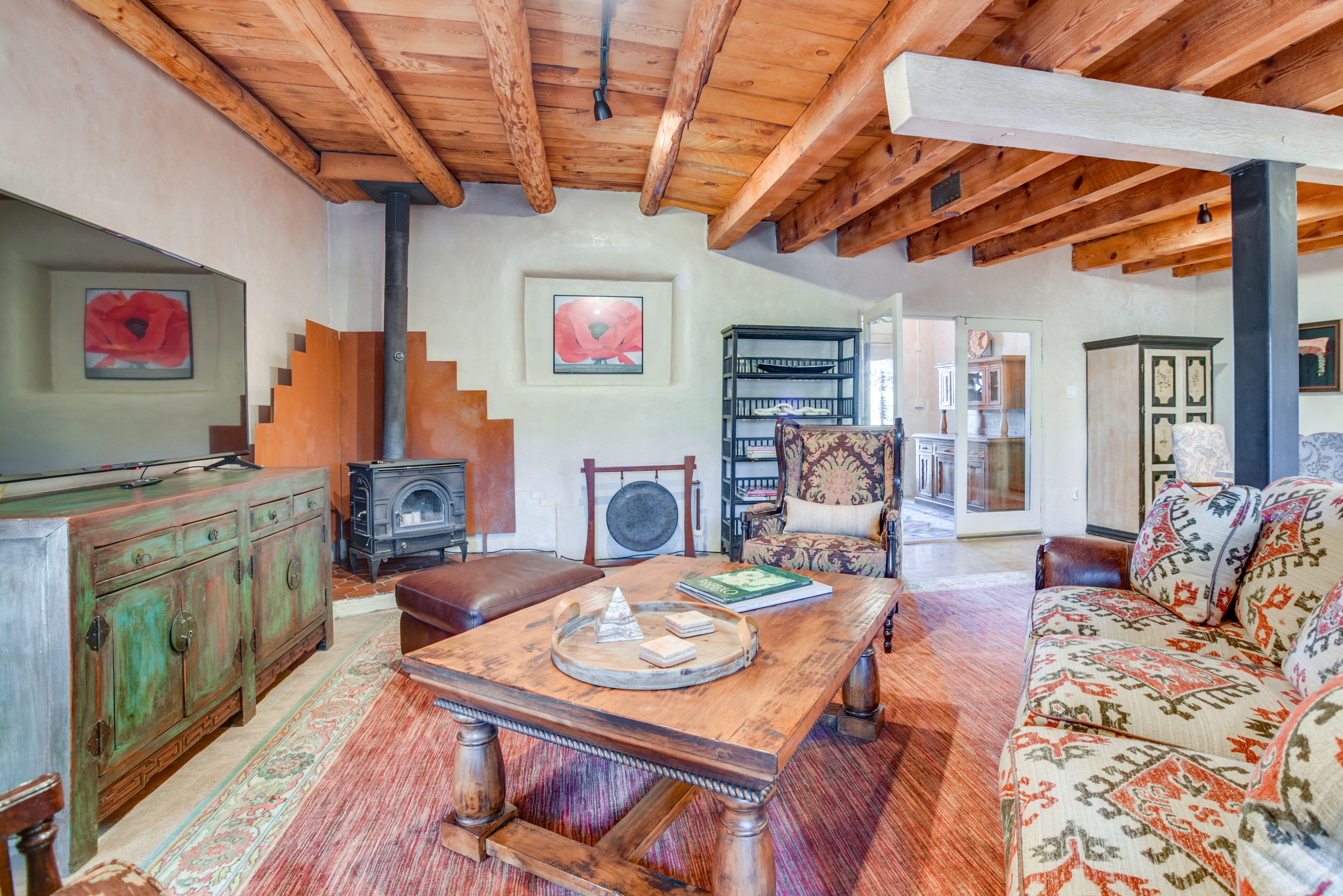 Fireplace (Decorative Only)