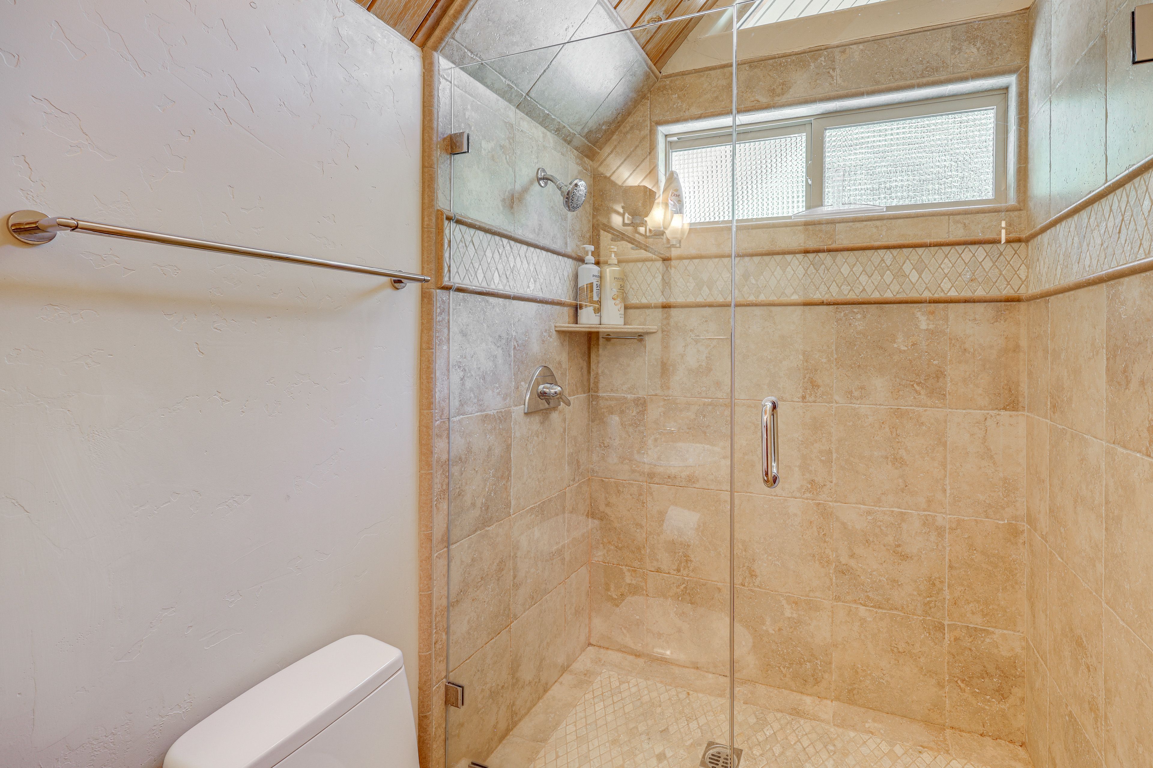 Full Bathroom | 2nd Floor
