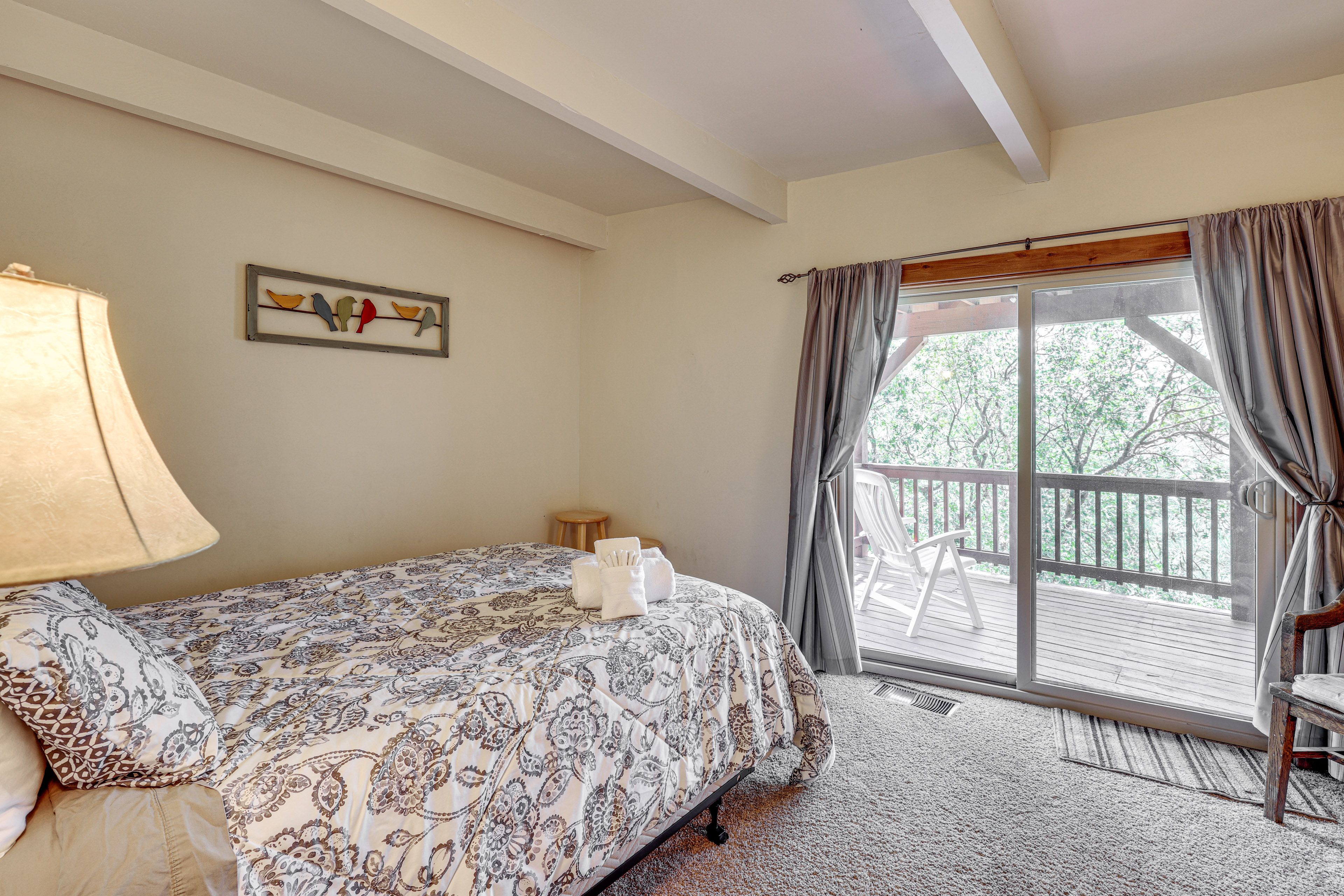 Bedroom 2 | Queen Bed | Basement Floor