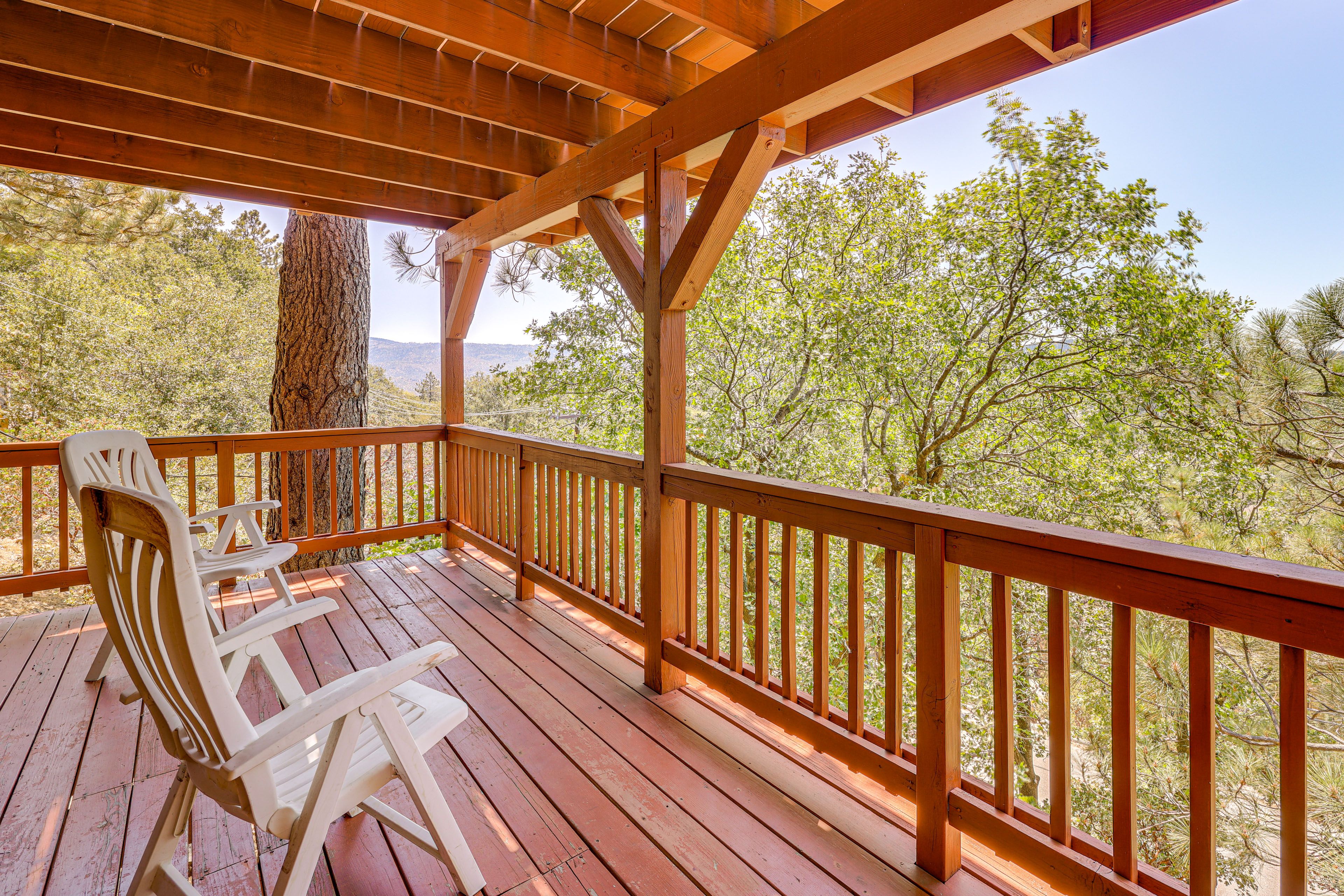 Lower Deck | Mountain & Lake Views