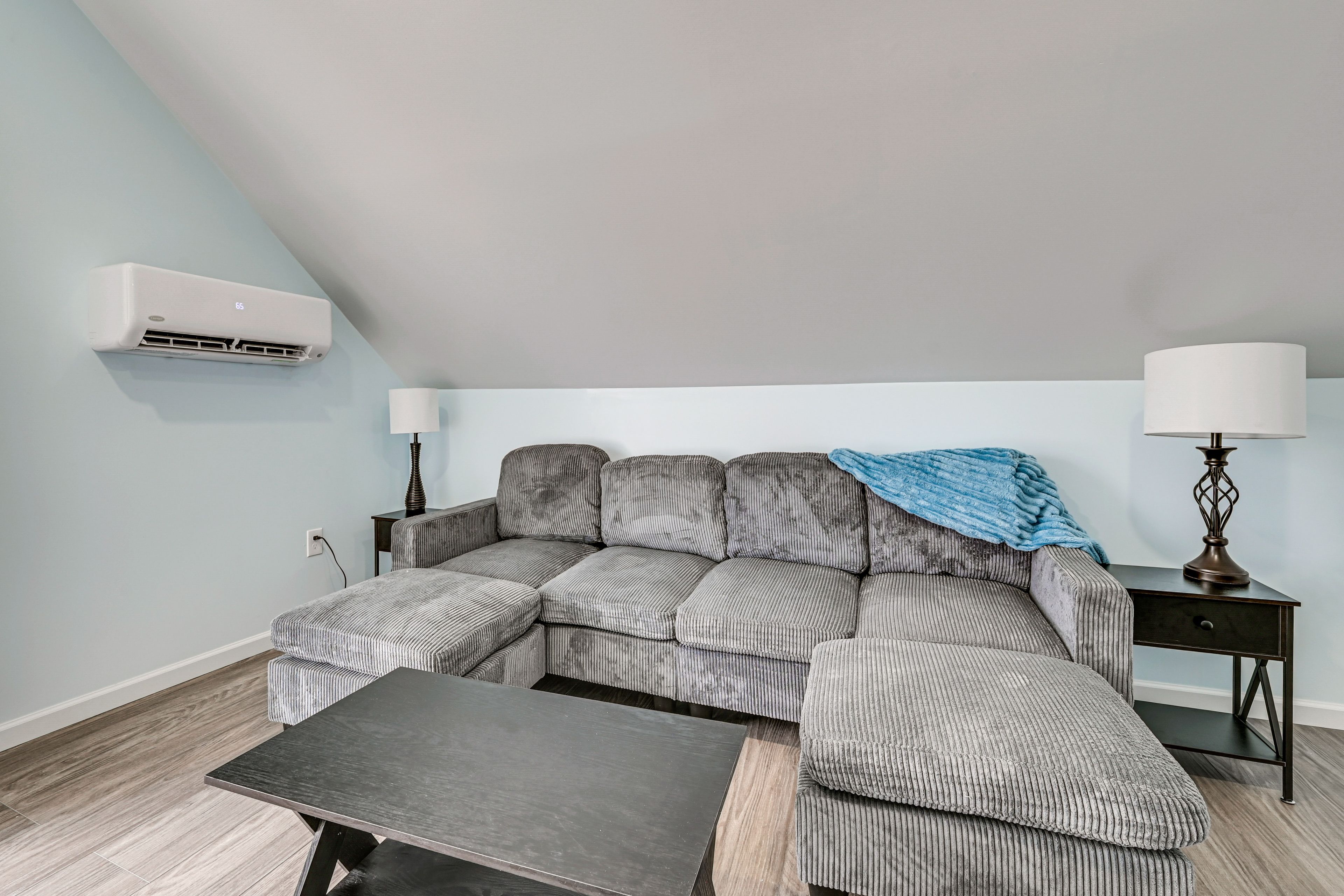 Lounge Area | Upper Level