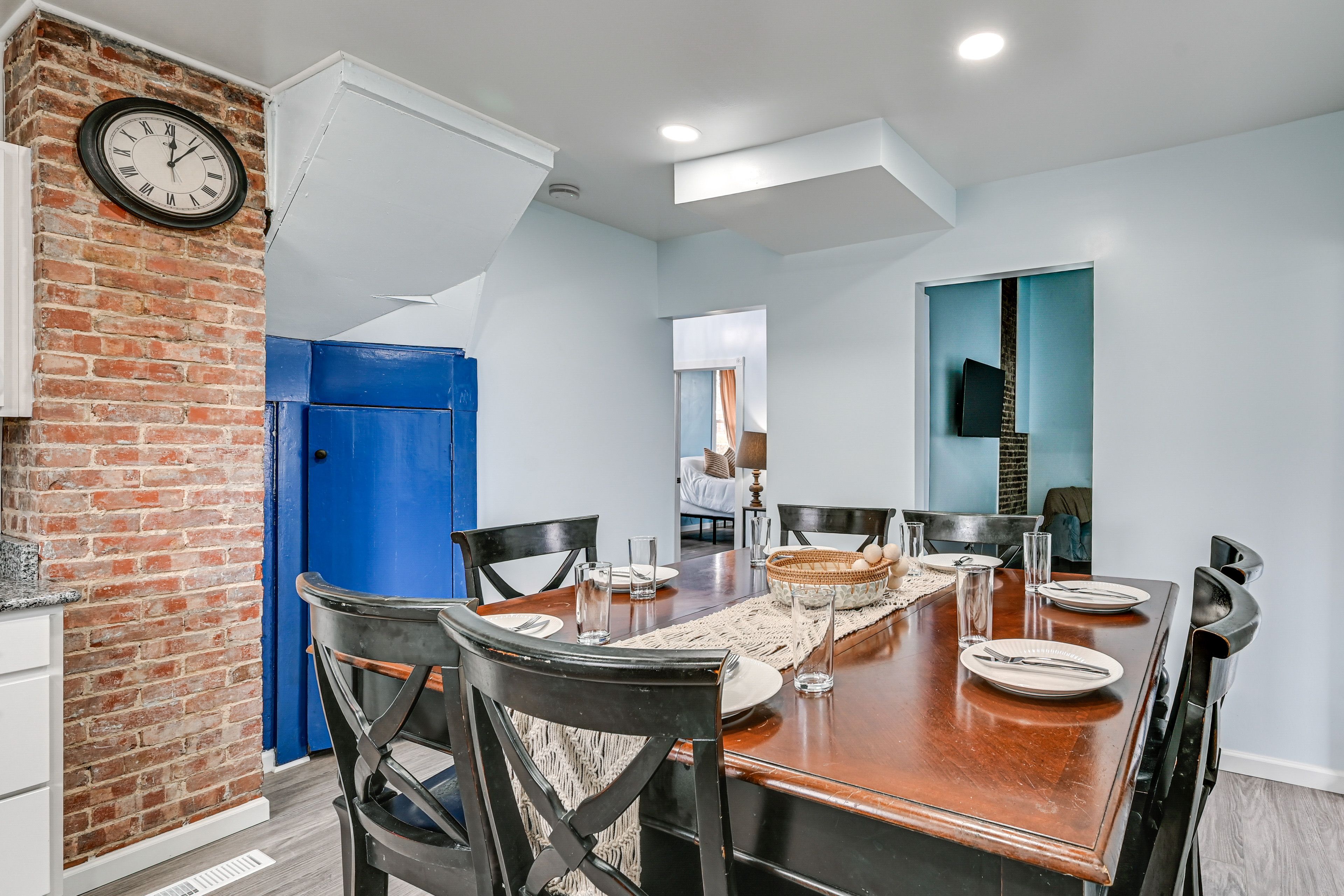 Kitchen Table | Main Level